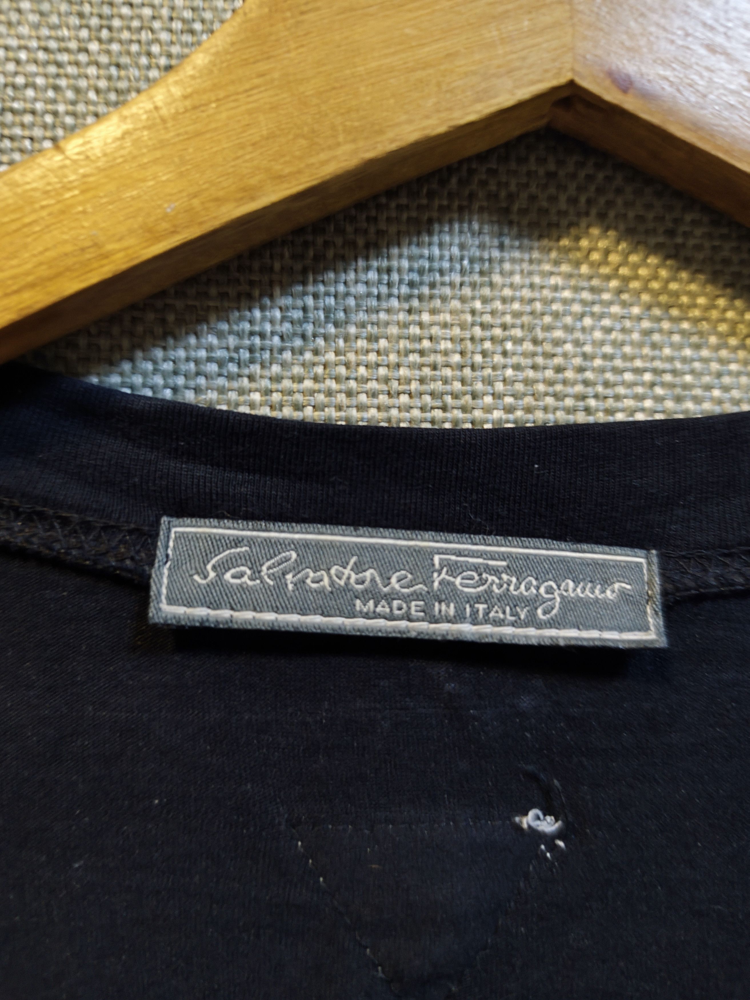 Salvatore Ferragamo Vtg Salvatore Ferragamo Script Logo T-Shirt Made In Italy Size US L / EU 52-54 / 3 - 8 Thumbnail