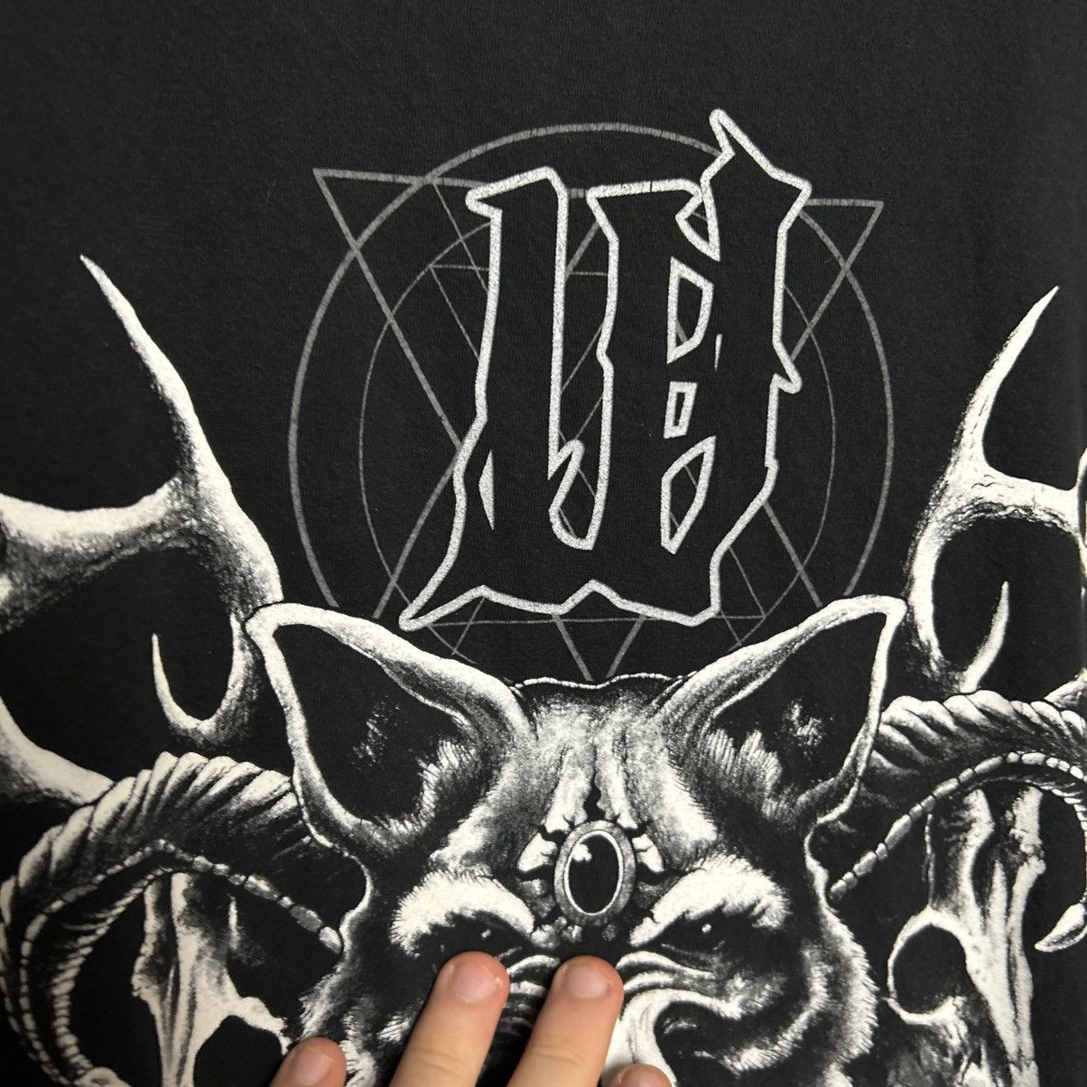 Band Tees Vintage Wolf Heart Big Logo Rock Band 2000’s tee size L Size US L / EU 52-54 / 3 - 3 Thumbnail