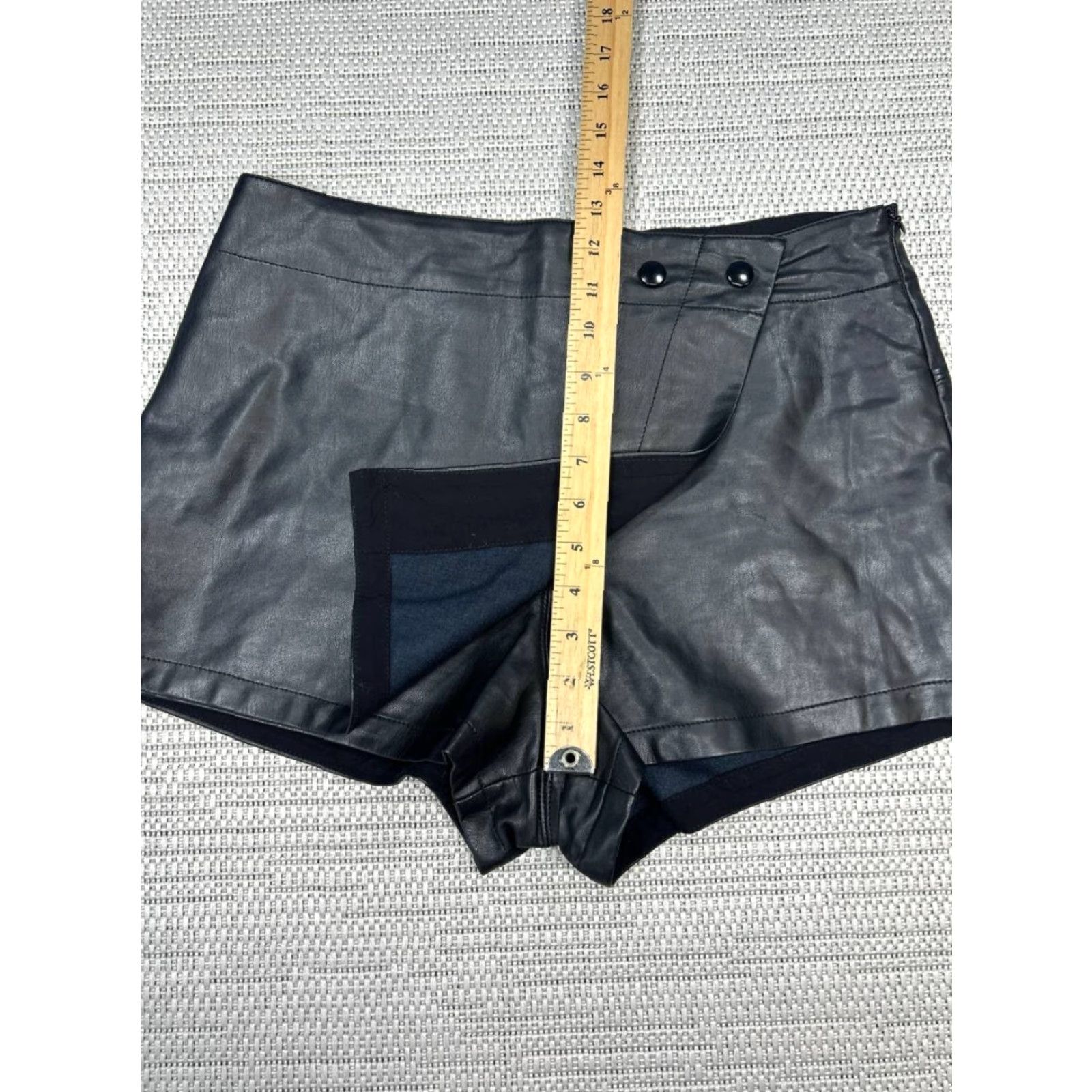 Free People Free People Skort Womens 8 Black Faux Leather Mini Short Skirt 8 Black Womens Jeans? Size 30" / US 8 / IT 44 - 6 Thumbnail