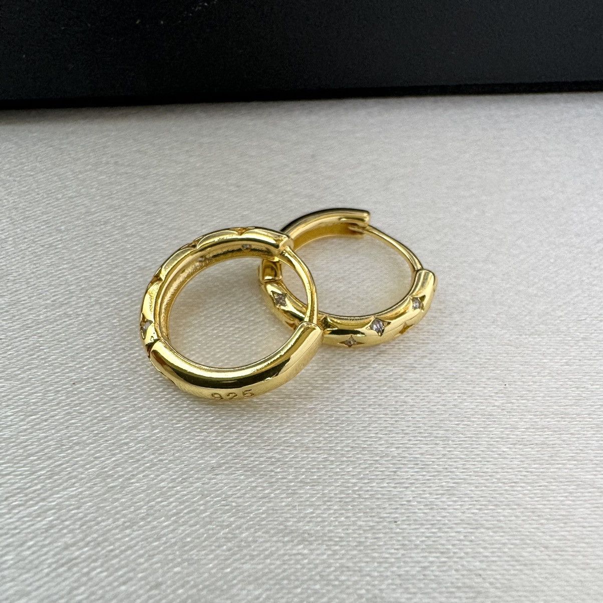 Designer 13mm Star Small Gold Hoop Earrings for Women Men Size ONE SIZE - 2 Thumbnail