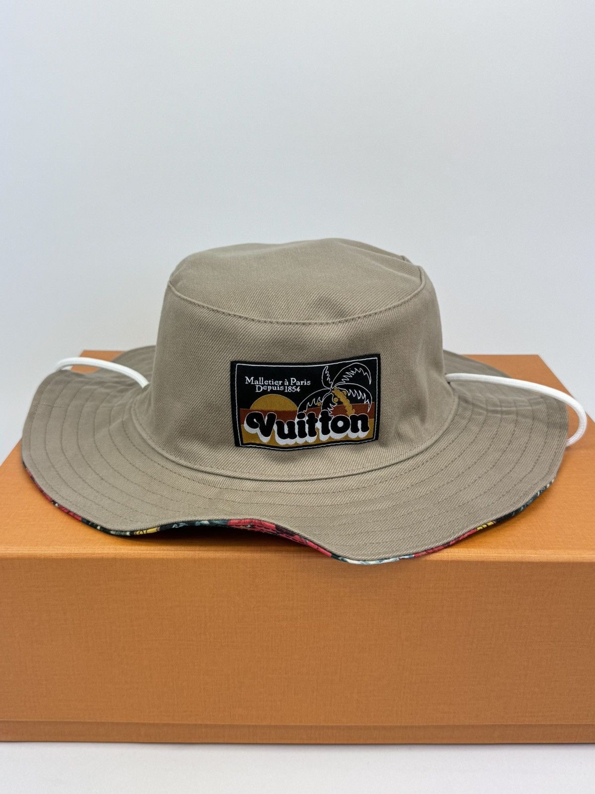 Louis Vuitton SURFIN MONOGRAM EXPLORER REVERSIBLE BUCKET HAT M7528M Size ONE SIZE - 8 Thumbnail
