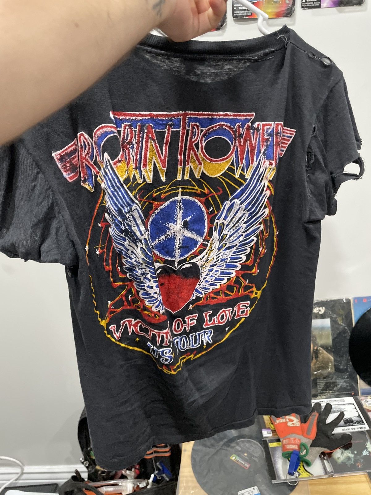 Vintage Robin thrower victim of love US tour Size US S / EU 44-46 / 1 - 2 Thumbnail