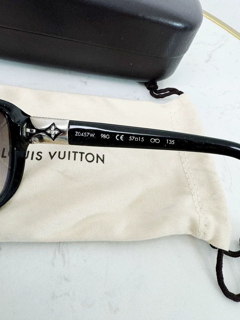 Louis Vuitton Louis Vuitton Sunglasses with Case and Accessories -2505 Size ONE SIZE - 6 Thumbnail