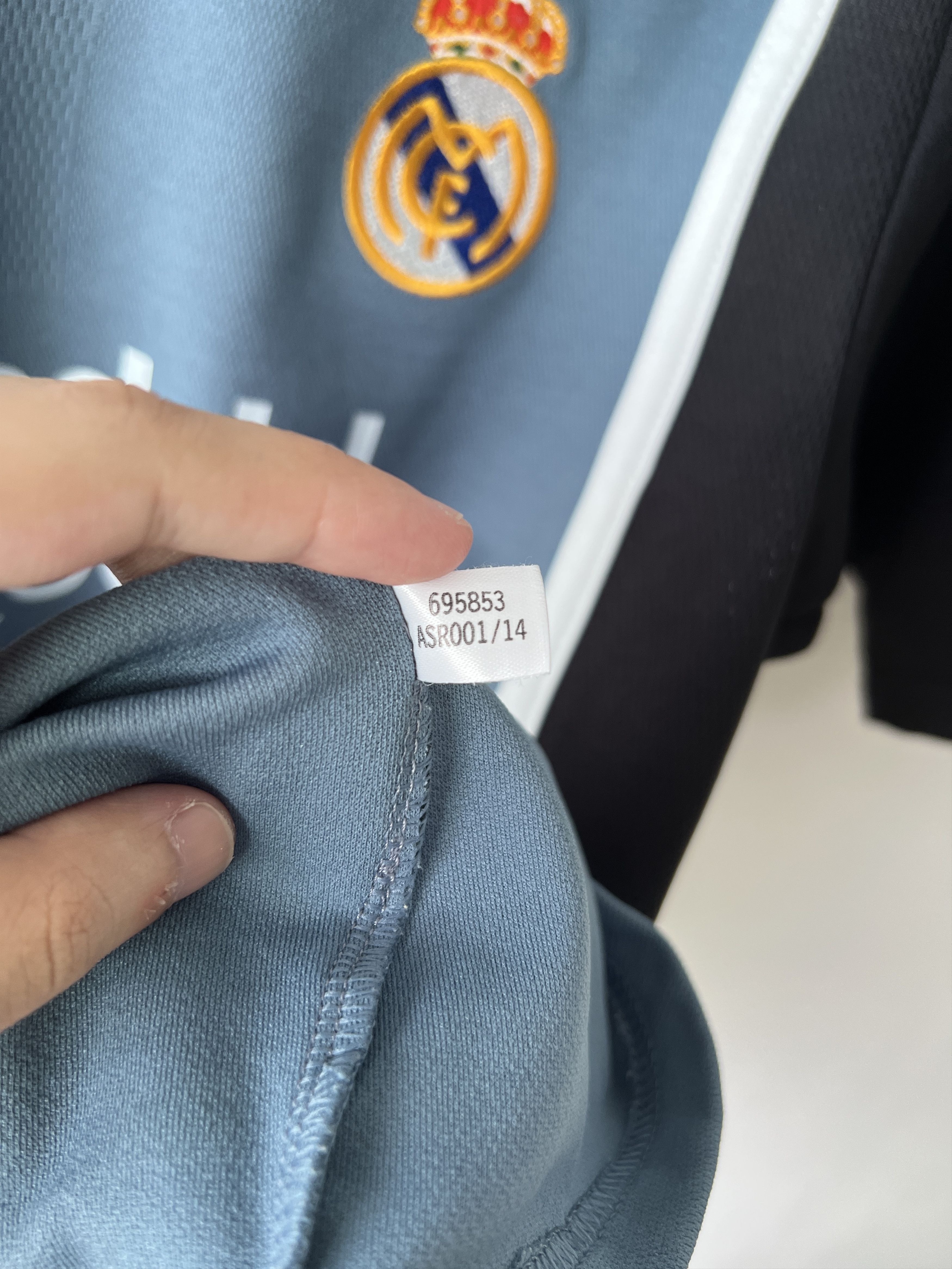Adidas (S fits M) Real Madrid 2001-02 Third Kit Zidane #5 Size US S / EU 44-46 / 1 - 5 Thumbnail