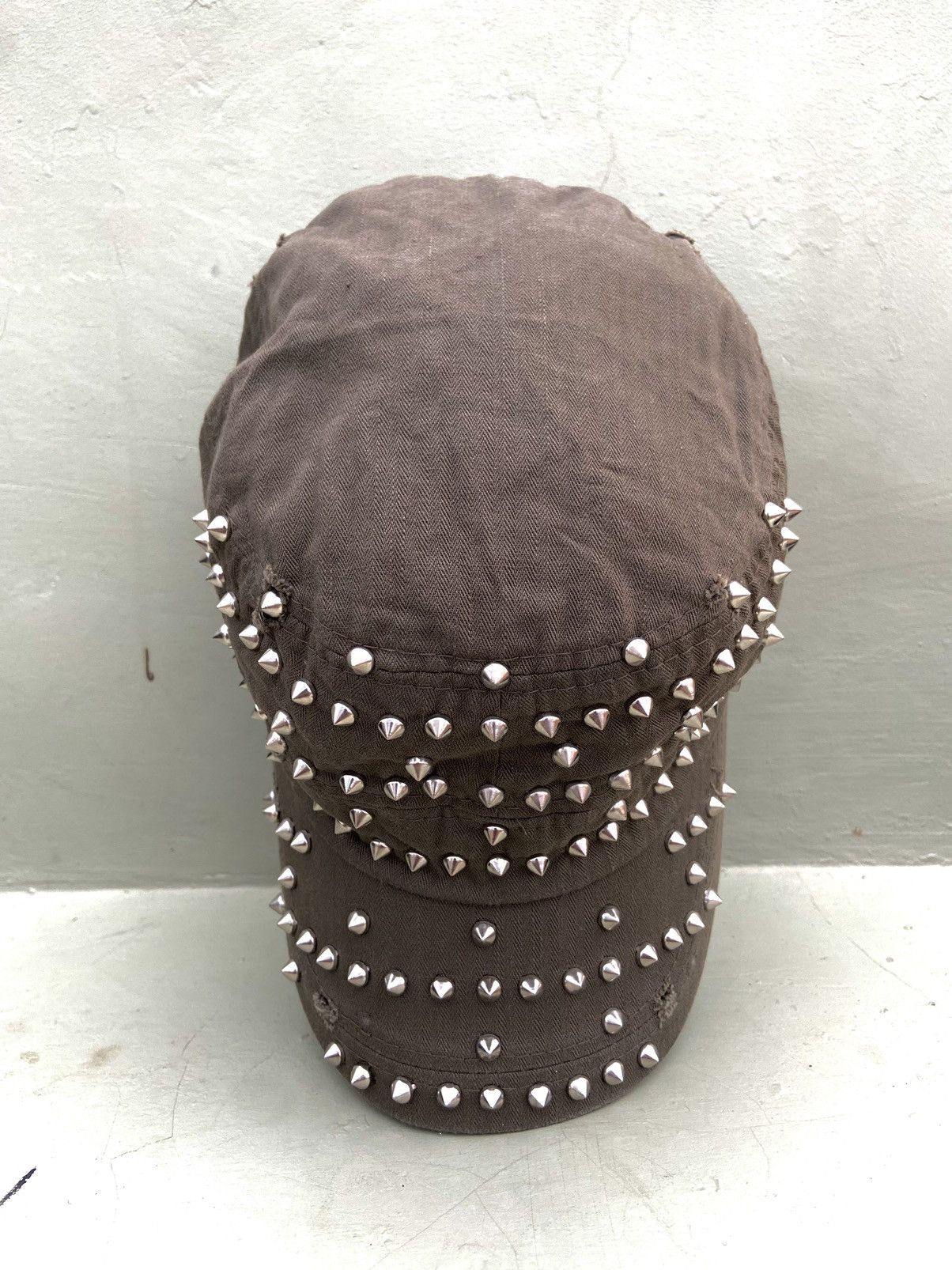 If Six Was Nine 2000s Ifsix punk thorn-studded patrol hat Size ONE SIZE - 6 Thumbnail