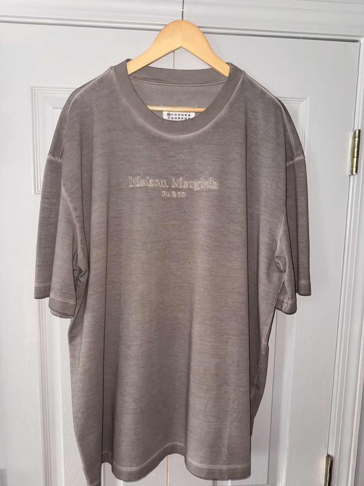 Maison Margiela Maison Margiela Taupe Logo Shirt sz Large Size US L / EU 52-54 / 3 - 2 Thumbnail