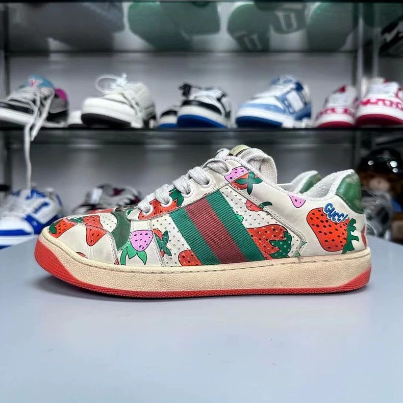 Gucci GUCCI Strawberry Print Sneakers Size 37-2505 Size US 7 / IT 37 - 2 Thumbnail