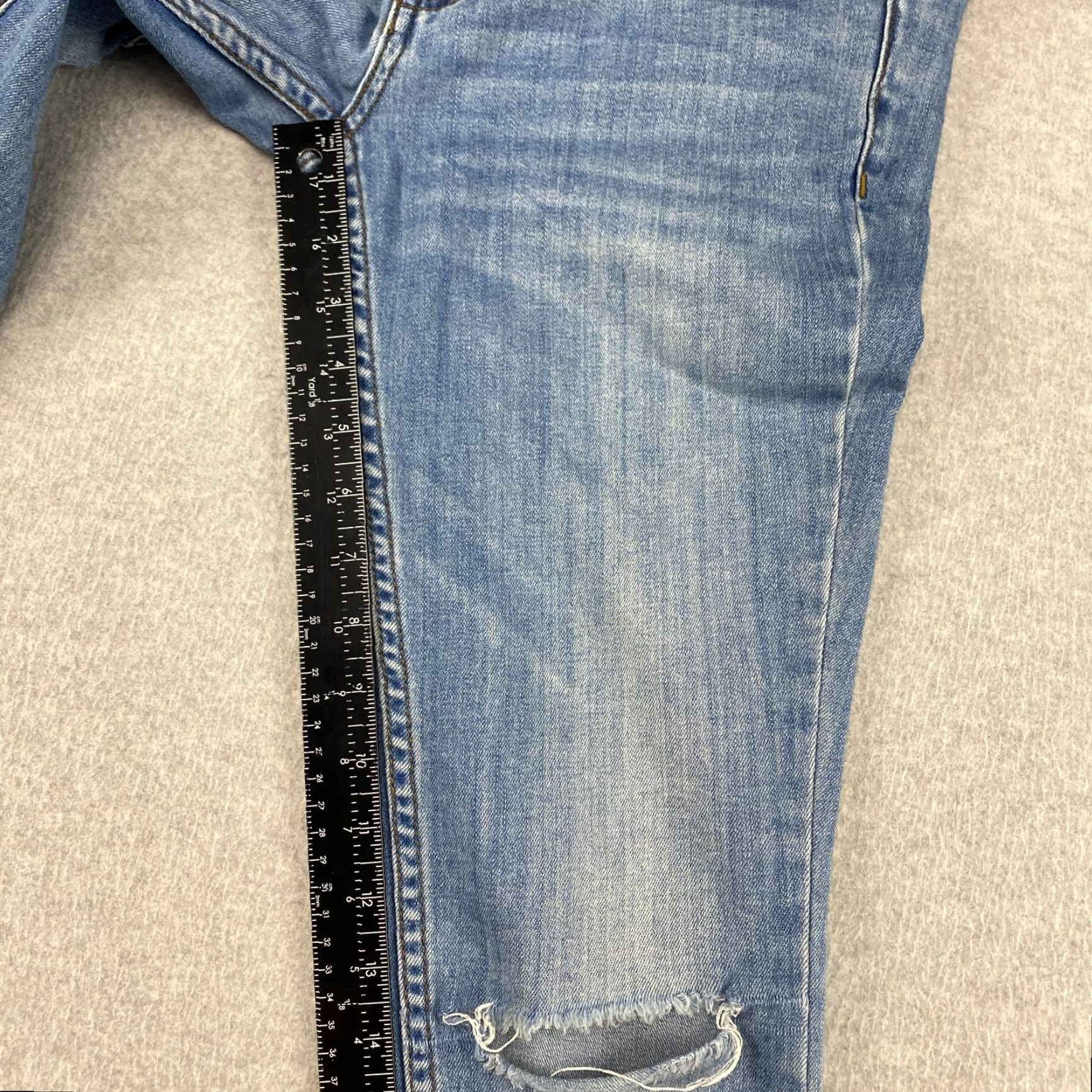Free People VINTAGE? Free People Jeans Womens Blue Skinny Ankle Distressed Rip Denim 27/32 Mid Rise 5-Pocket Stretch Belt Loops Size 27" / US 4 / IT 40 - 6 Thumbnail