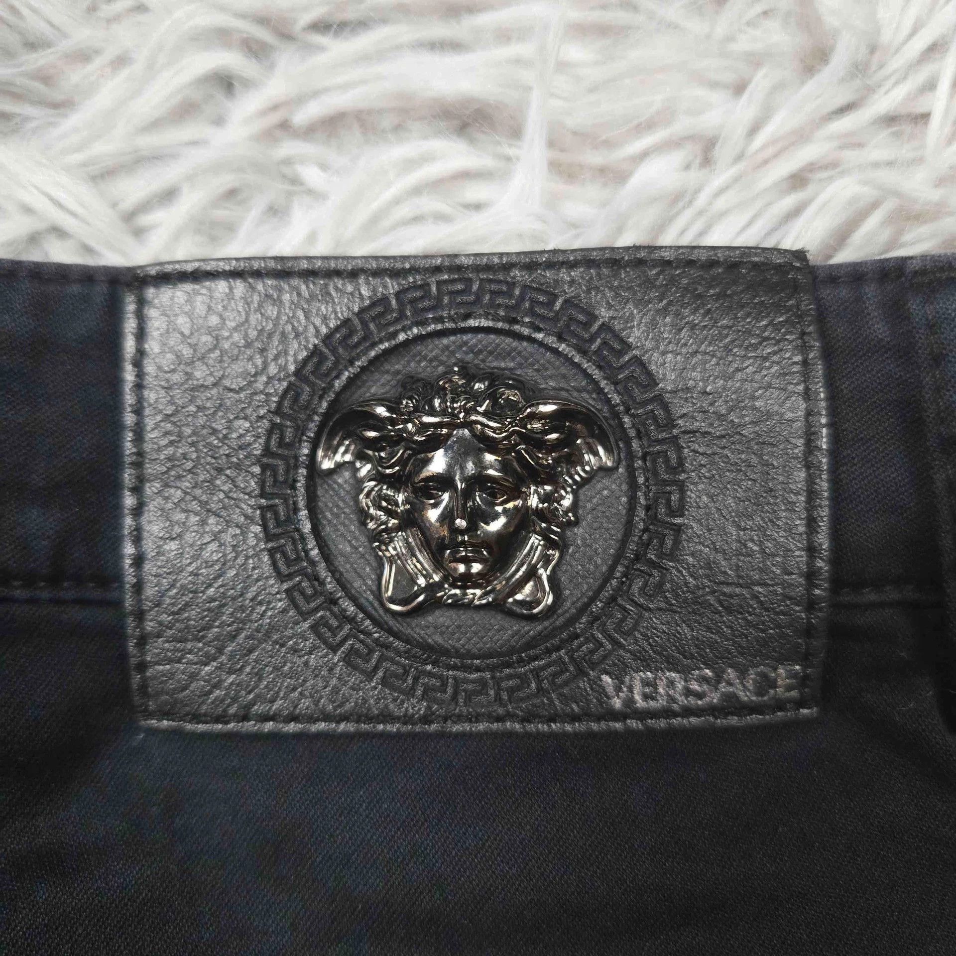 Versace versace black logo denim pants for slim fit Size US 30 / EU 46 - 4 Thumbnail