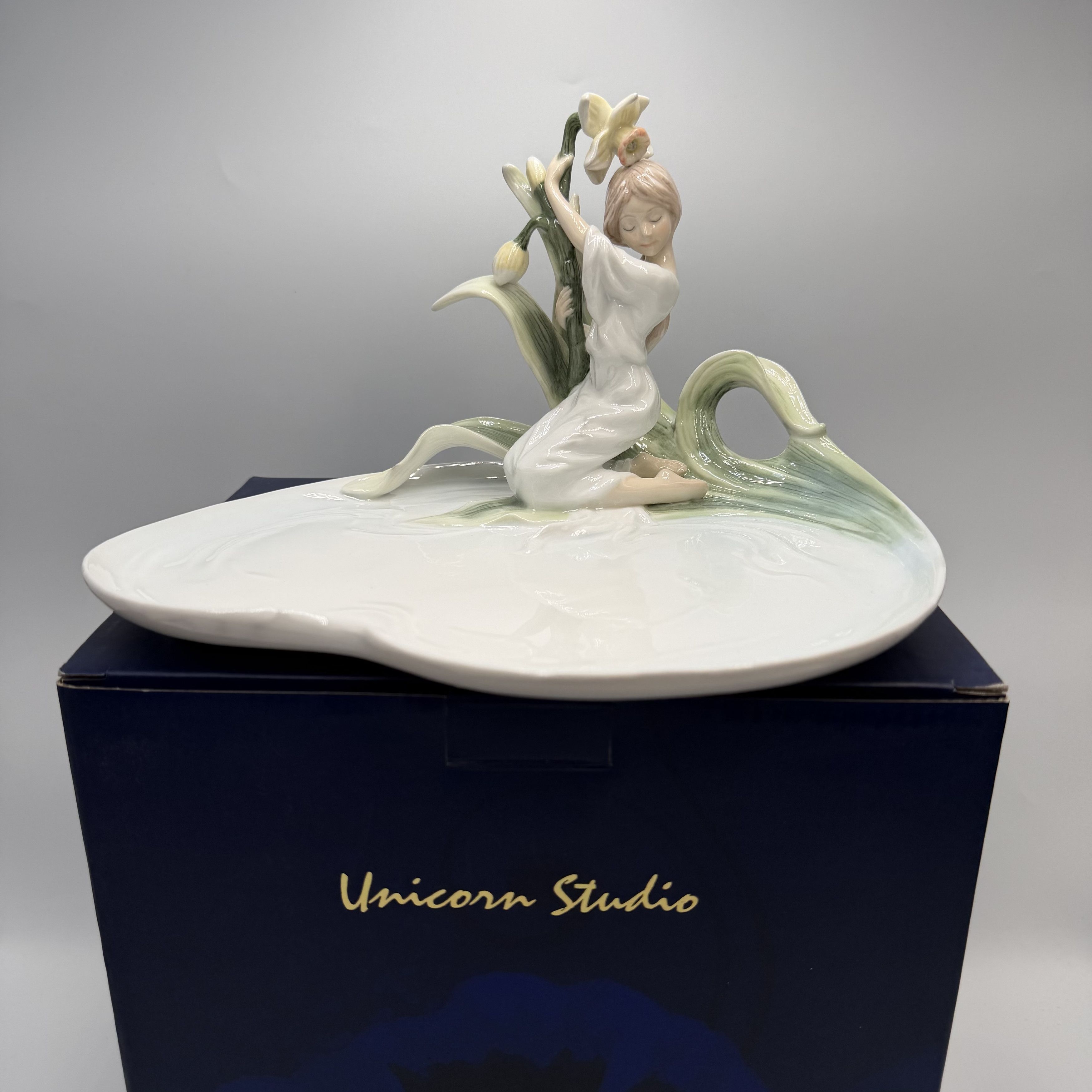 Other Unicorn Studio Porcelain Girl Daffodil Tray Dish Figurine Size ONE SIZE - 10 Thumbnail