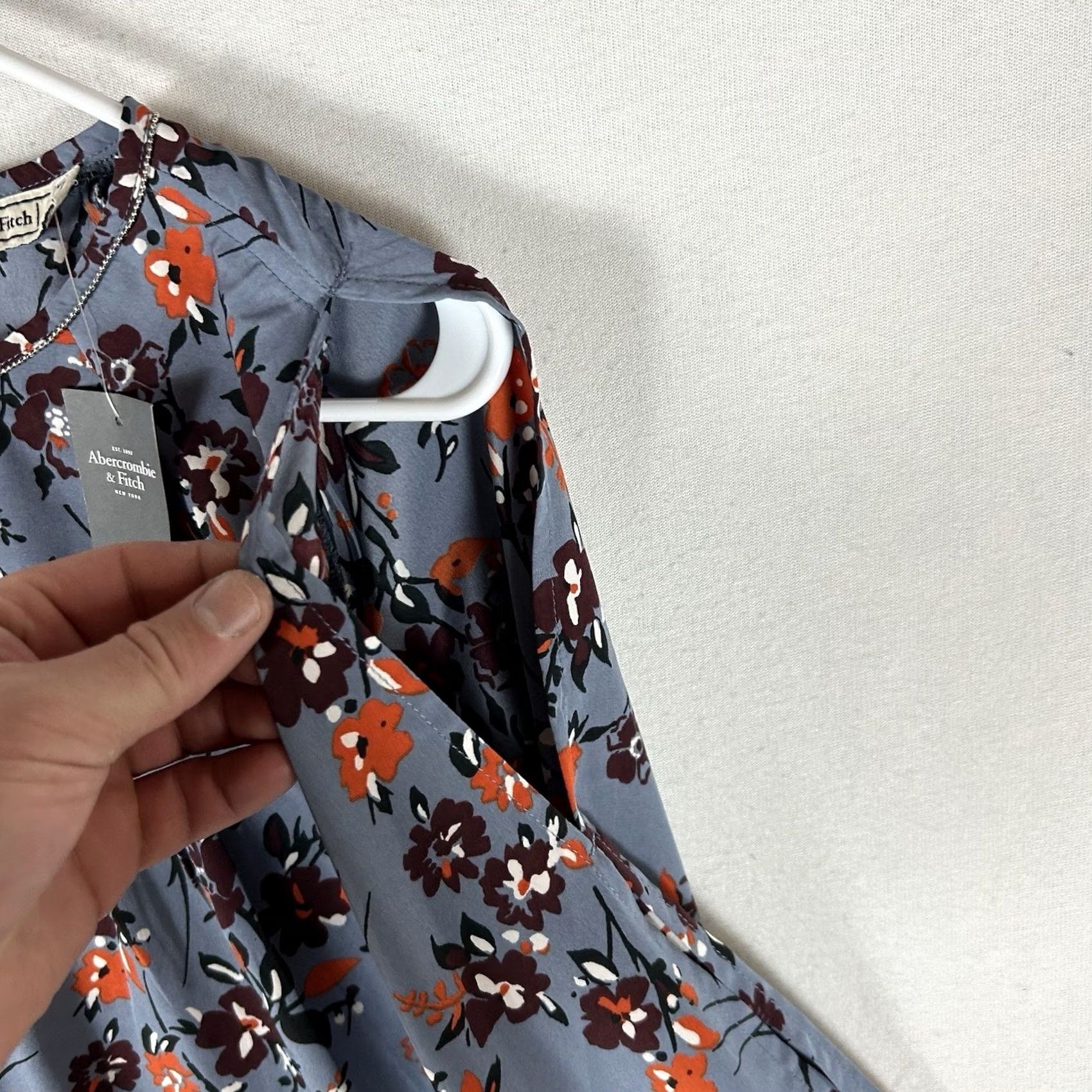 Abercrombie & Fitch Abercrombie & Fitch Blouse Women Small Floral Long Sleeve Open Studded Tunic Lightweight Round Neck Shirt Size S / US 4 / IT 40 - 7 Thumbnail