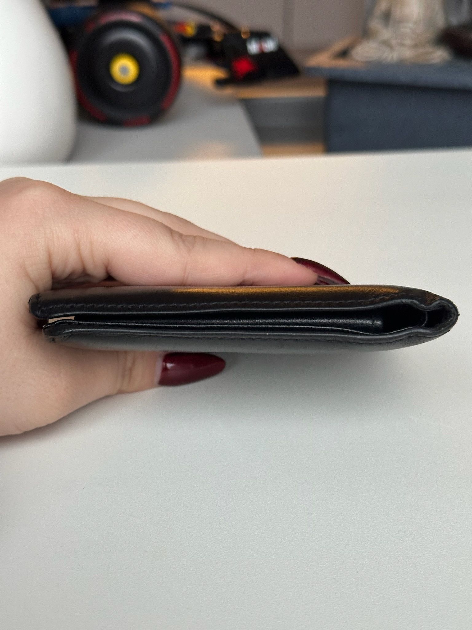 Louis Vuitton Authentic Louis Vuitton Wallet LV Logo Black Leather Size ONE SIZE - 5 Thumbnail