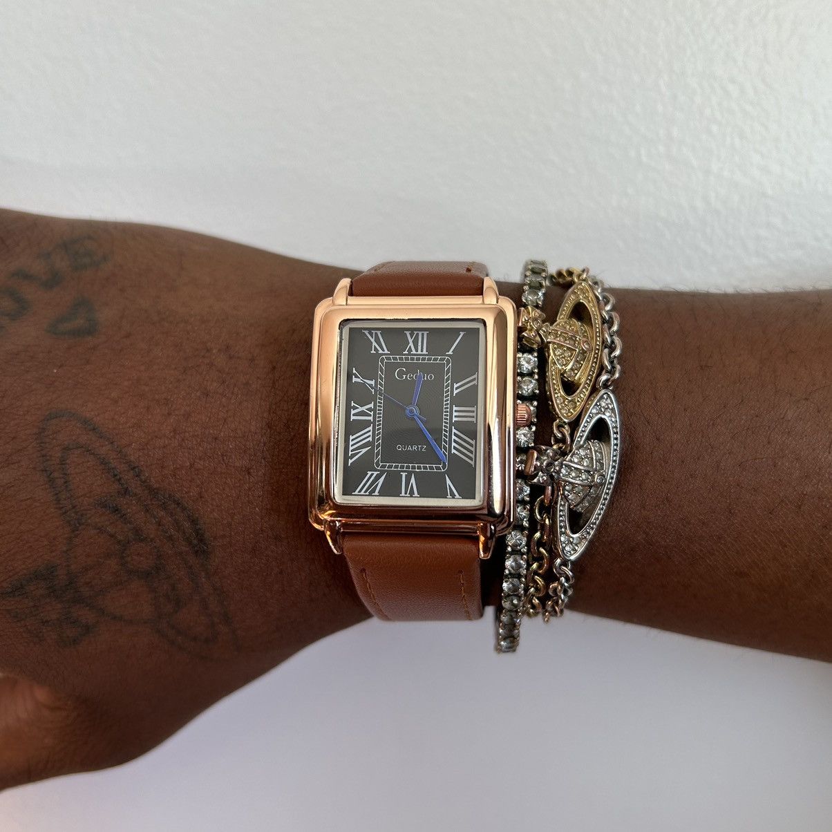 Vintage Vintage 90s vintage retro luxury style quartz leather watch Size ONE SIZE - 1 Thumbnail