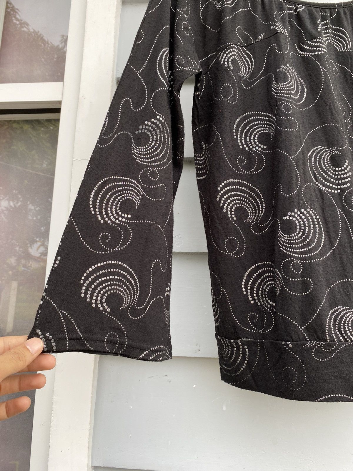 Japanese Brand Alphabet Club Longsleeve with Abstract Dot Swirl Pattern Size ONE SIZE - 5 Thumbnail
