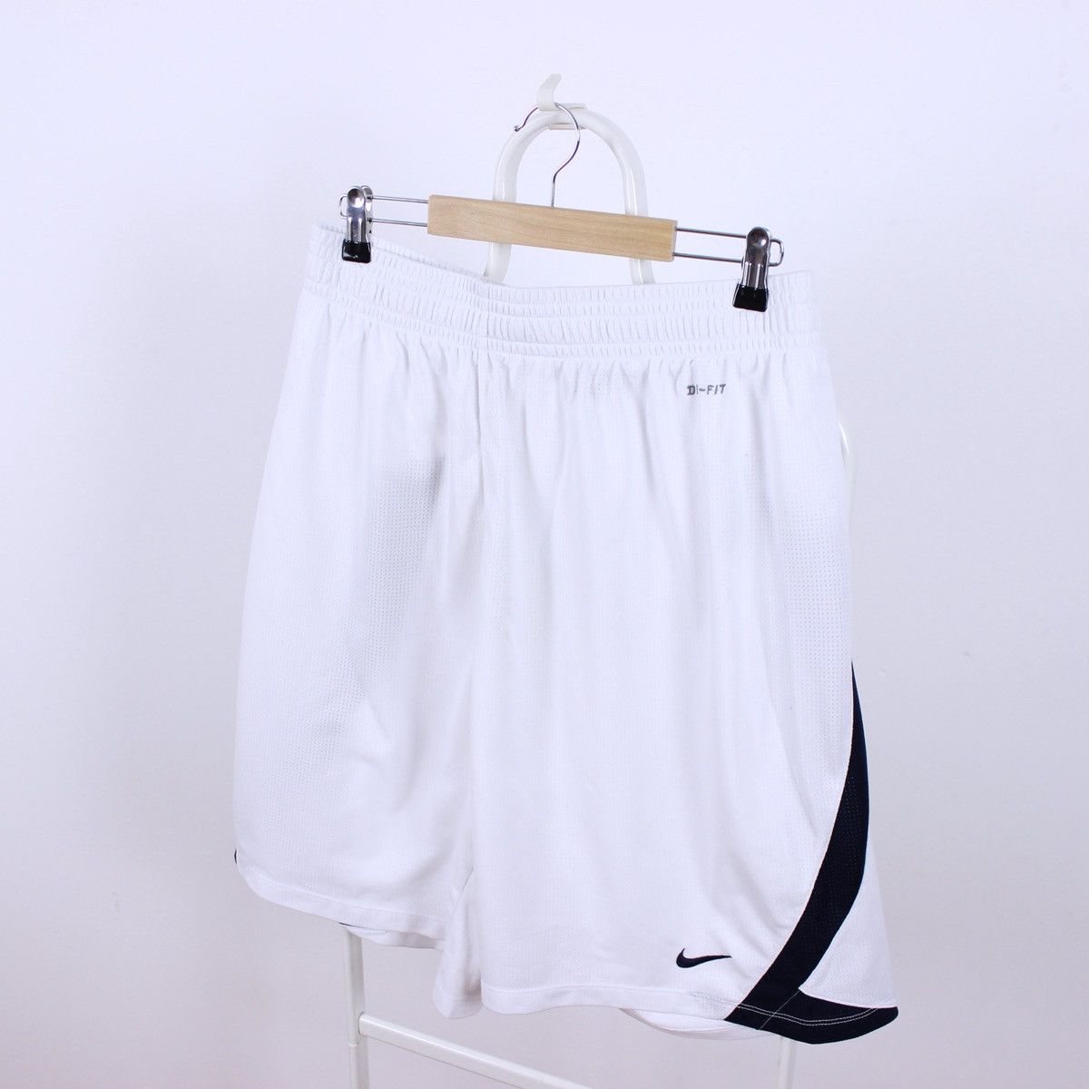 Nike Vintage Nike Basketball Shorts Size US 32 / EU 48 - 1 Thumbnail