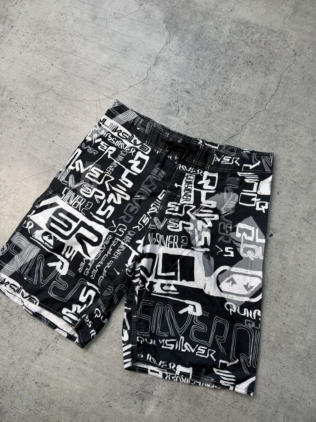 Quiksilver VINTAGE BIG LOGO QUIKSILVER SHORTS Size US 36 / EU 52 - 2 Thumbnail