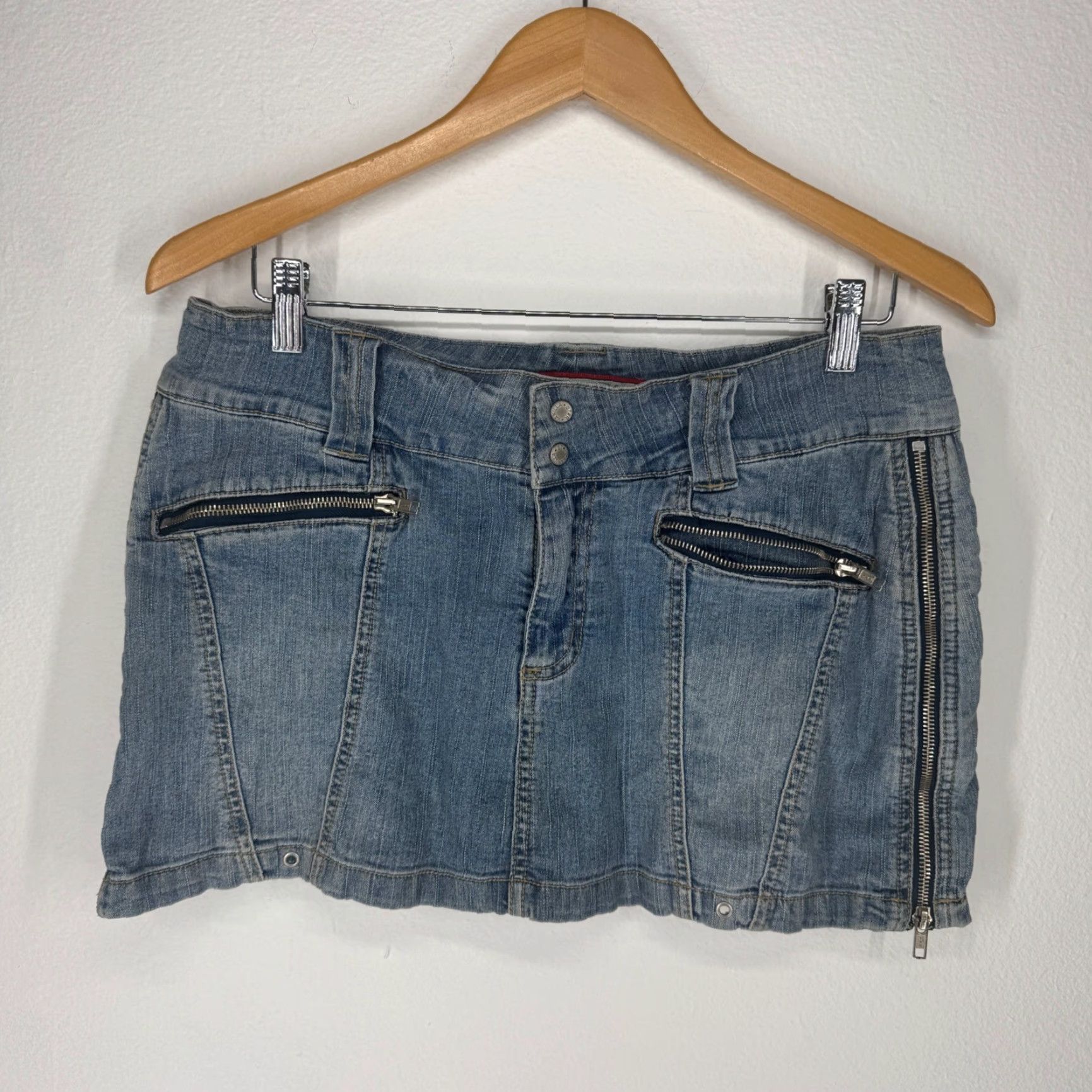 Vintage Y2K Micro Mini Denim Jean Skirt 90s Grunge Light Wash Zipper Size 11 Low Rise Size 32" / US 10 / IT 46 - 5 Thumbnail