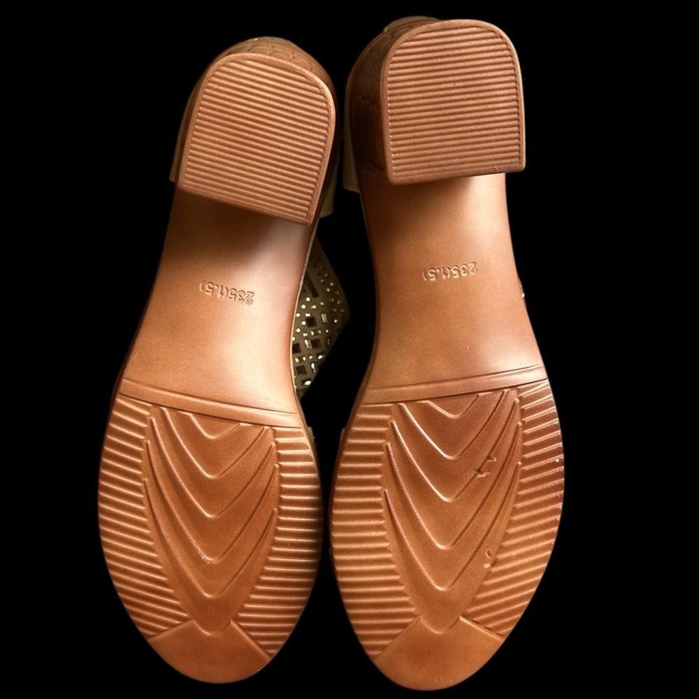 Designer BRANDNEW Beige embellished block heel sandals, size 37 Size US 7 / IT 37 - 6 Thumbnail