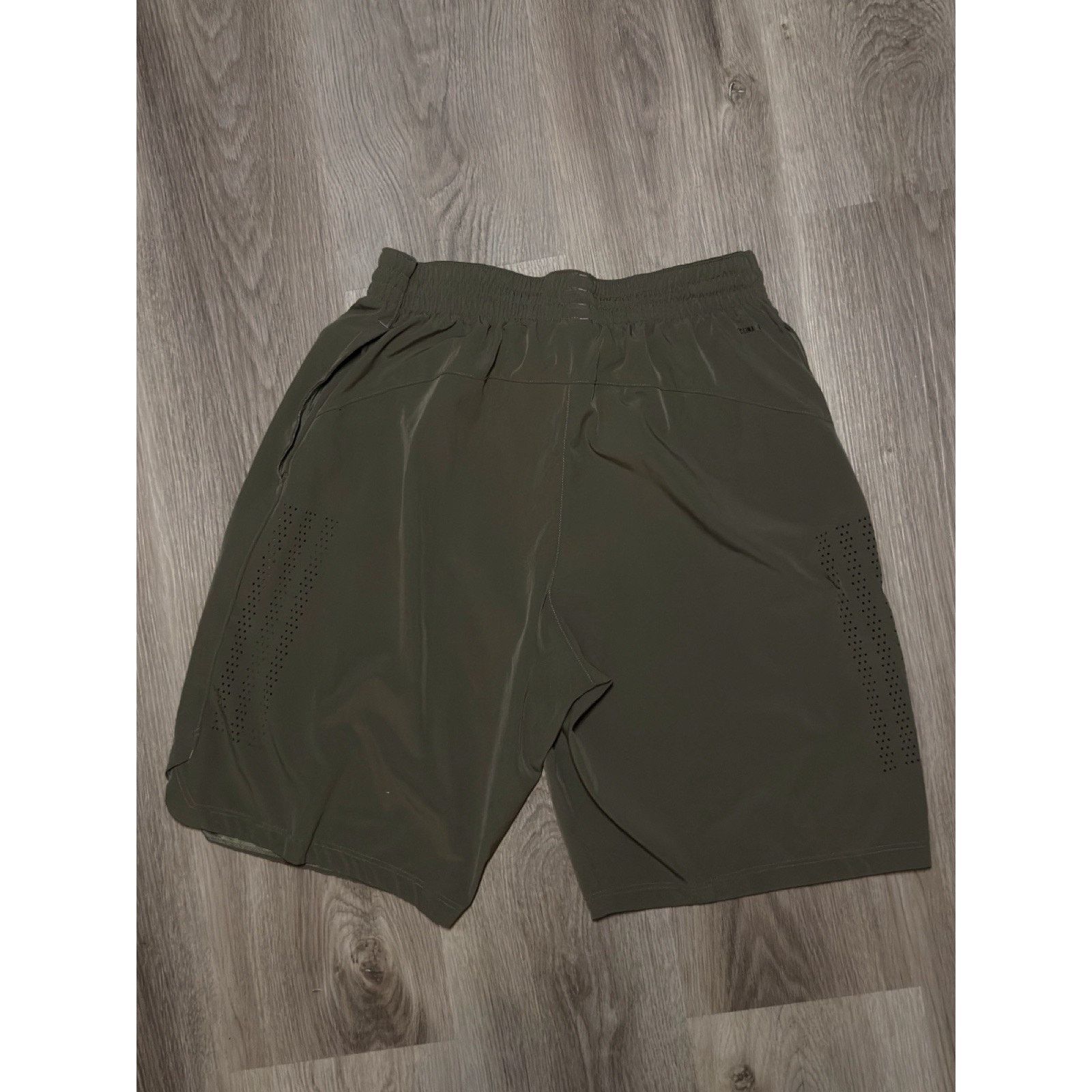 Adidas Adidas Green Shorts 9inch Inseam (J2) Size US 30 / EU 46 - 3 Thumbnail