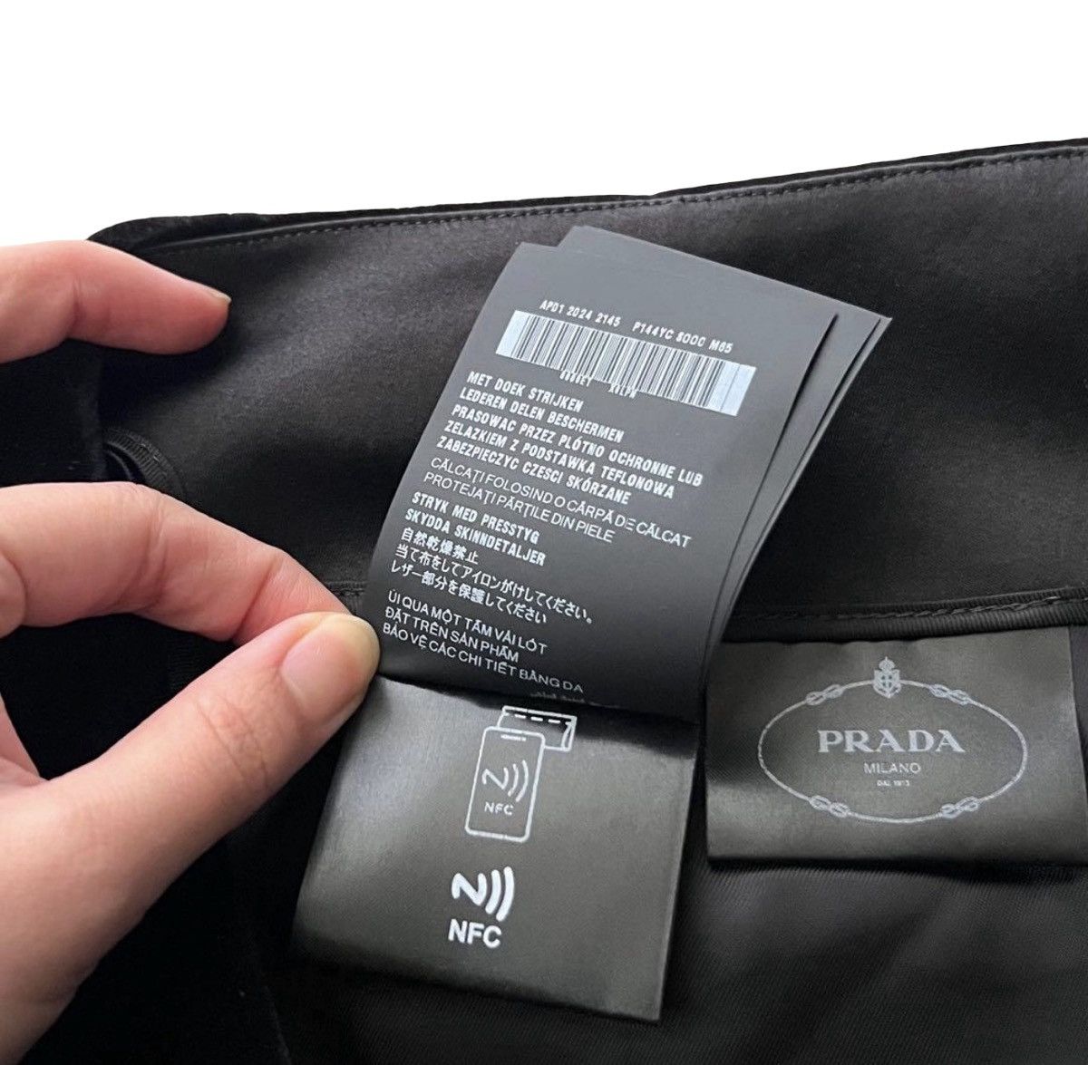Prada Prada 2024 Velvet Mini Skirt with Triangle Logo Size 26" / US 2 / IT 38 - 18 Thumbnail
