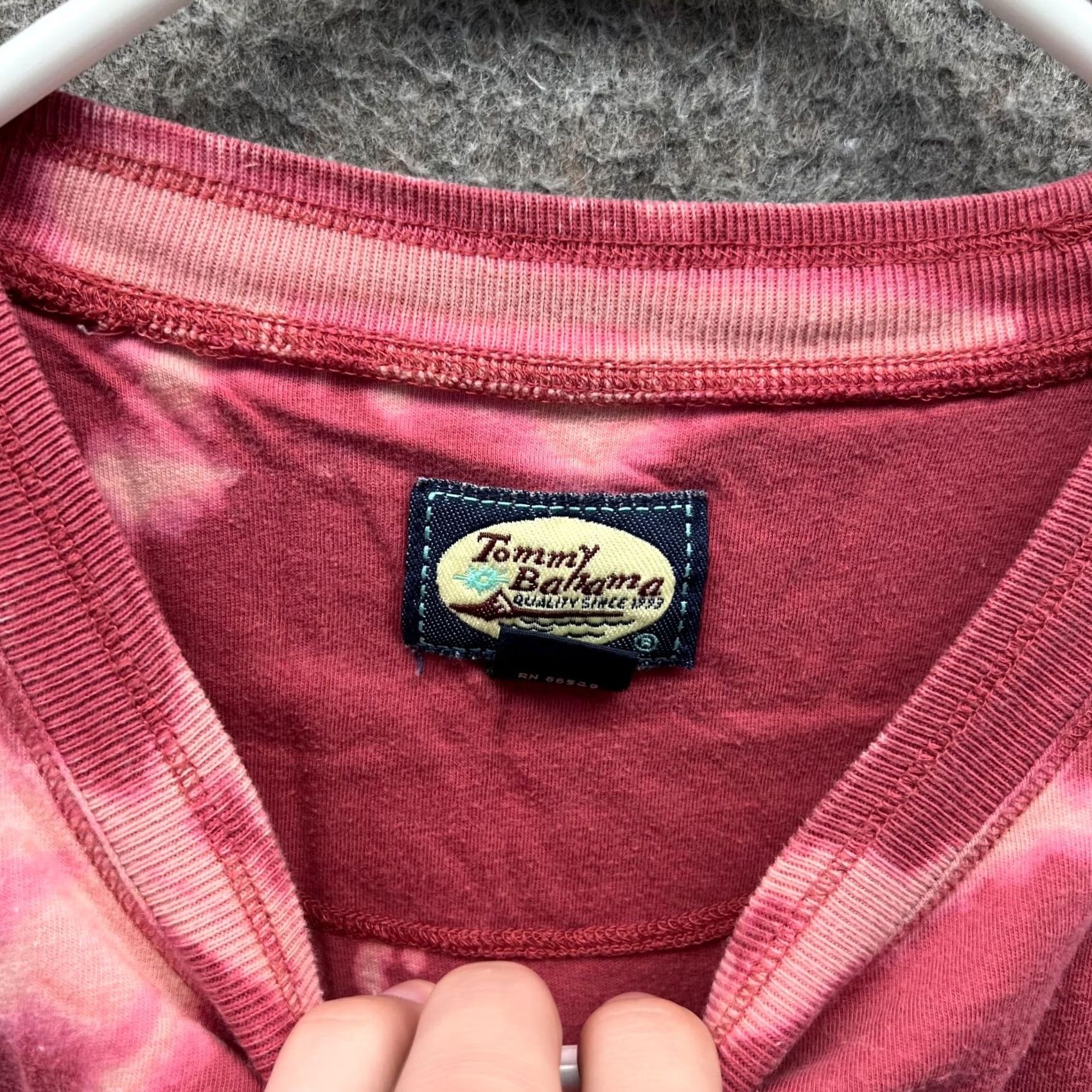 Tommy Bahama VINTAGE Tommy Bahama Shirt Mens Large Pink Washed Crewneck Pocket Tee Y2K Size US L / EU 52-54 / 3 - 6 Thumbnail