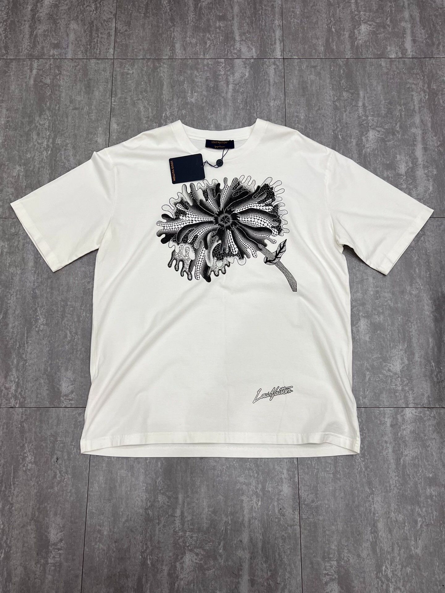 Louis Vuitton Louis Vuitton White T-Shirt m Men Size US M / EU 48-50 / 2 - 1 Thumbnail