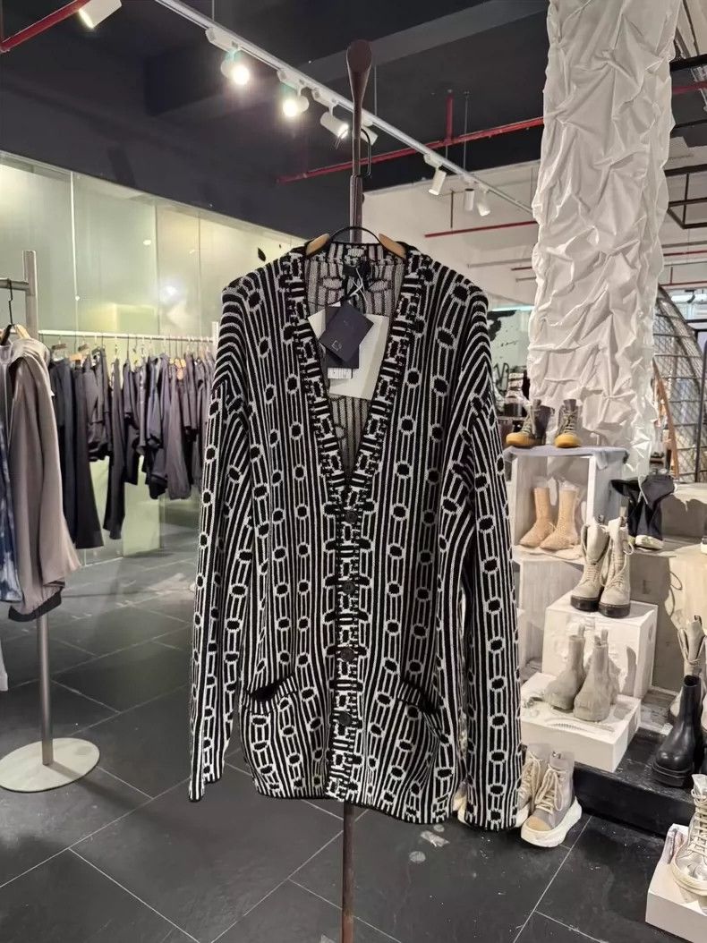Prada Prada Black and White Triangular Cardigan shirt 2504-Nextar Size US L / EU 52-54 / 3 - 1 Thumbnail