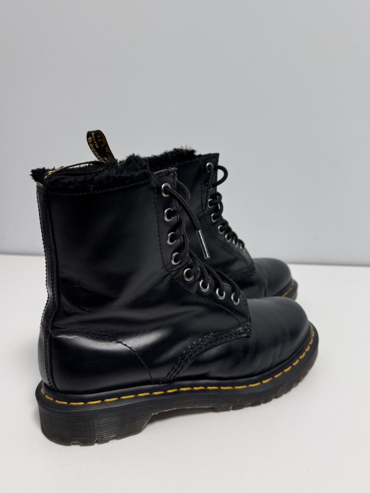Dr. Martens Dr. Martens Black Sherpa Combs Boots Size US 7 / IT 37 - 7 Thumbnail