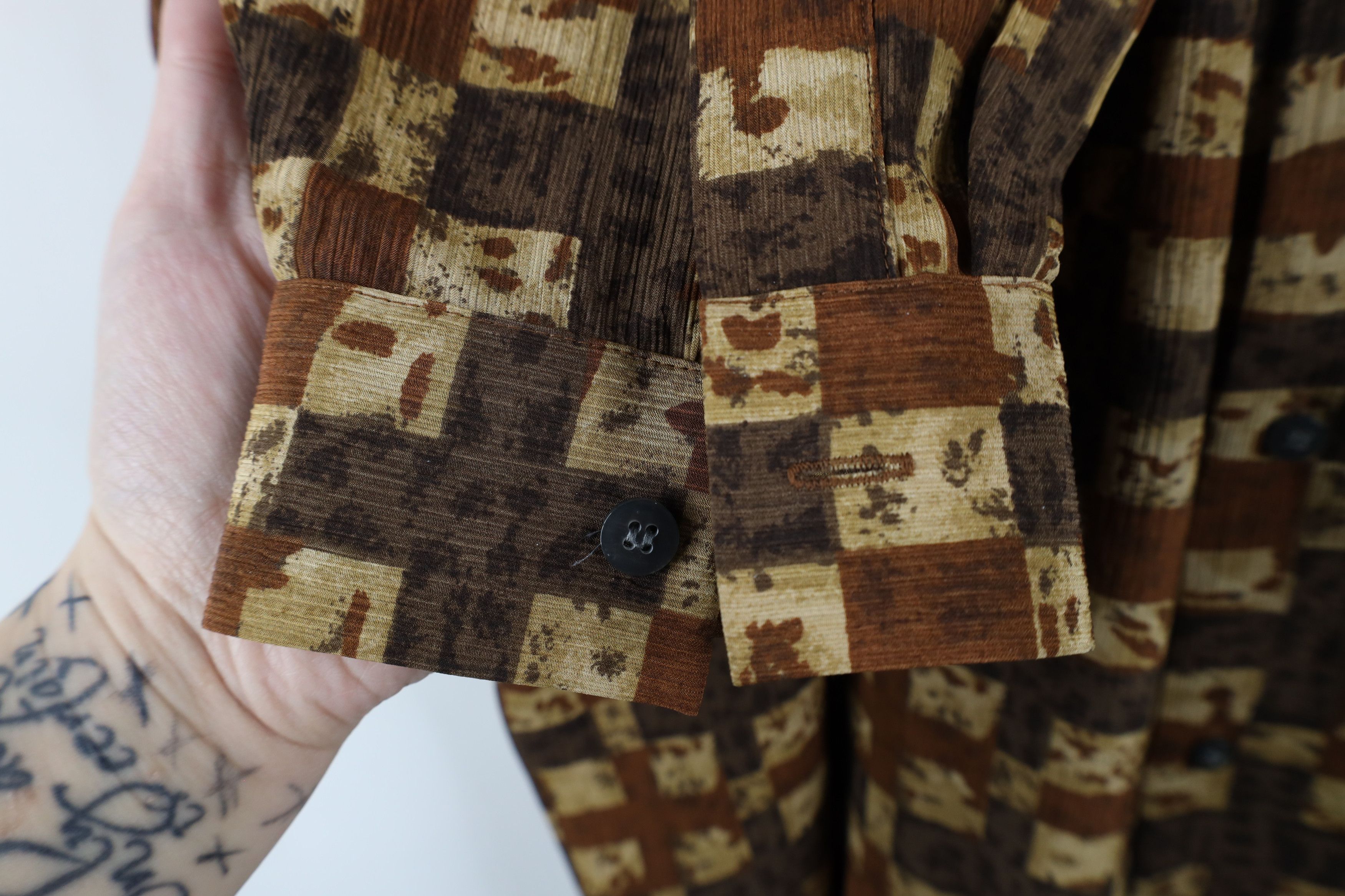 Vintage Vintage 90s Streetwear Band Collar Button Shirt Earth Tone Size US L / EU 52-54 / 3 - 4 Thumbnail