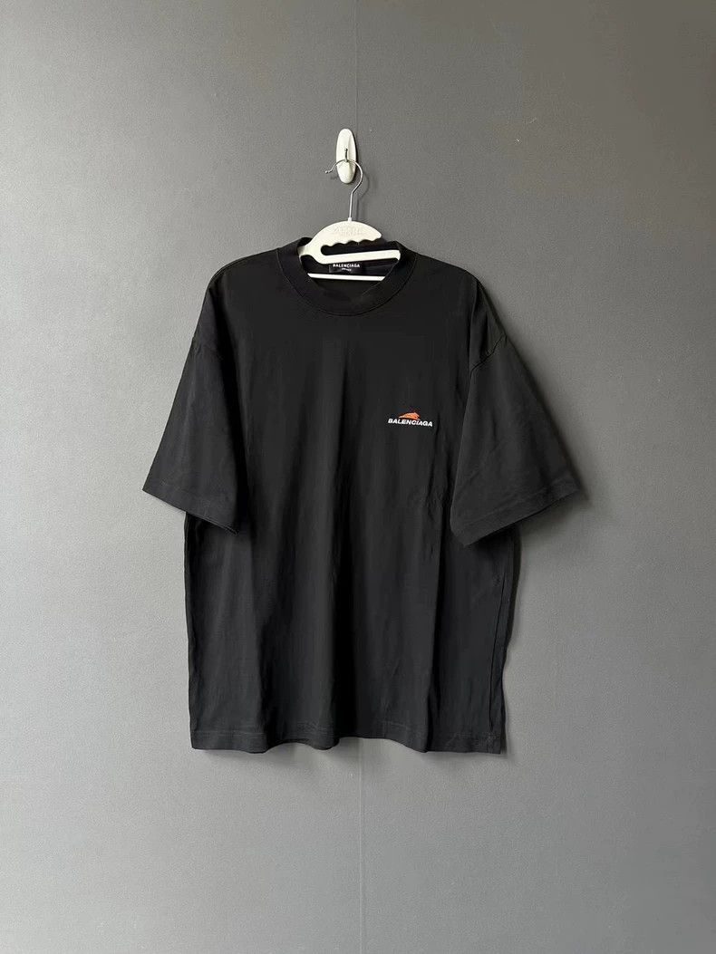 Balenciaga Balenciaga Embroidered front and back short sleeves Size US S / EU 44-46 / 1 - 1 Thumbnail