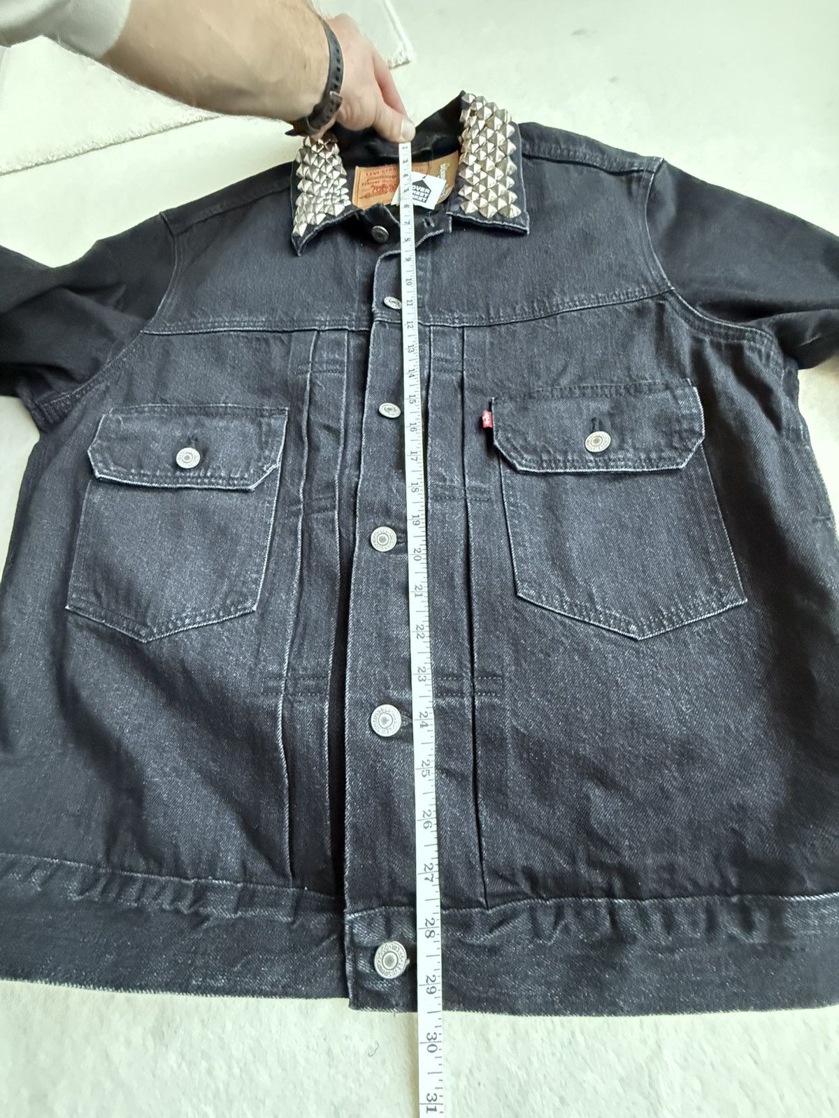 DENIM TEARS × Levi's Denim tears Levi’s black studded trucker jacket BNWT Size US L / EU 52-54 / 3 - 4 Thumbnail