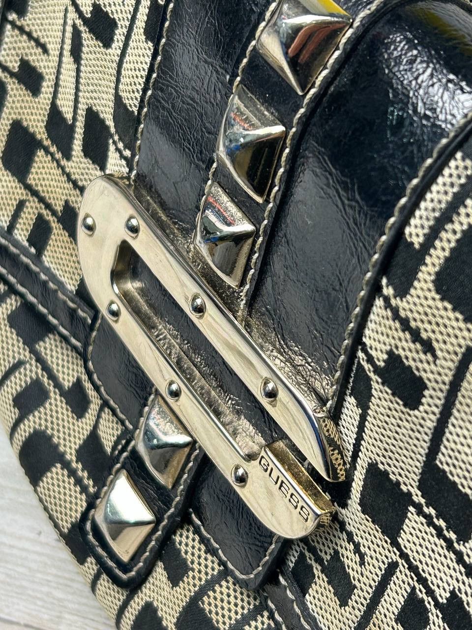 Guess Vintage Guess Leather Monogram Shoulder Bag Y2K Size ONE SIZE - 16 Thumbnail