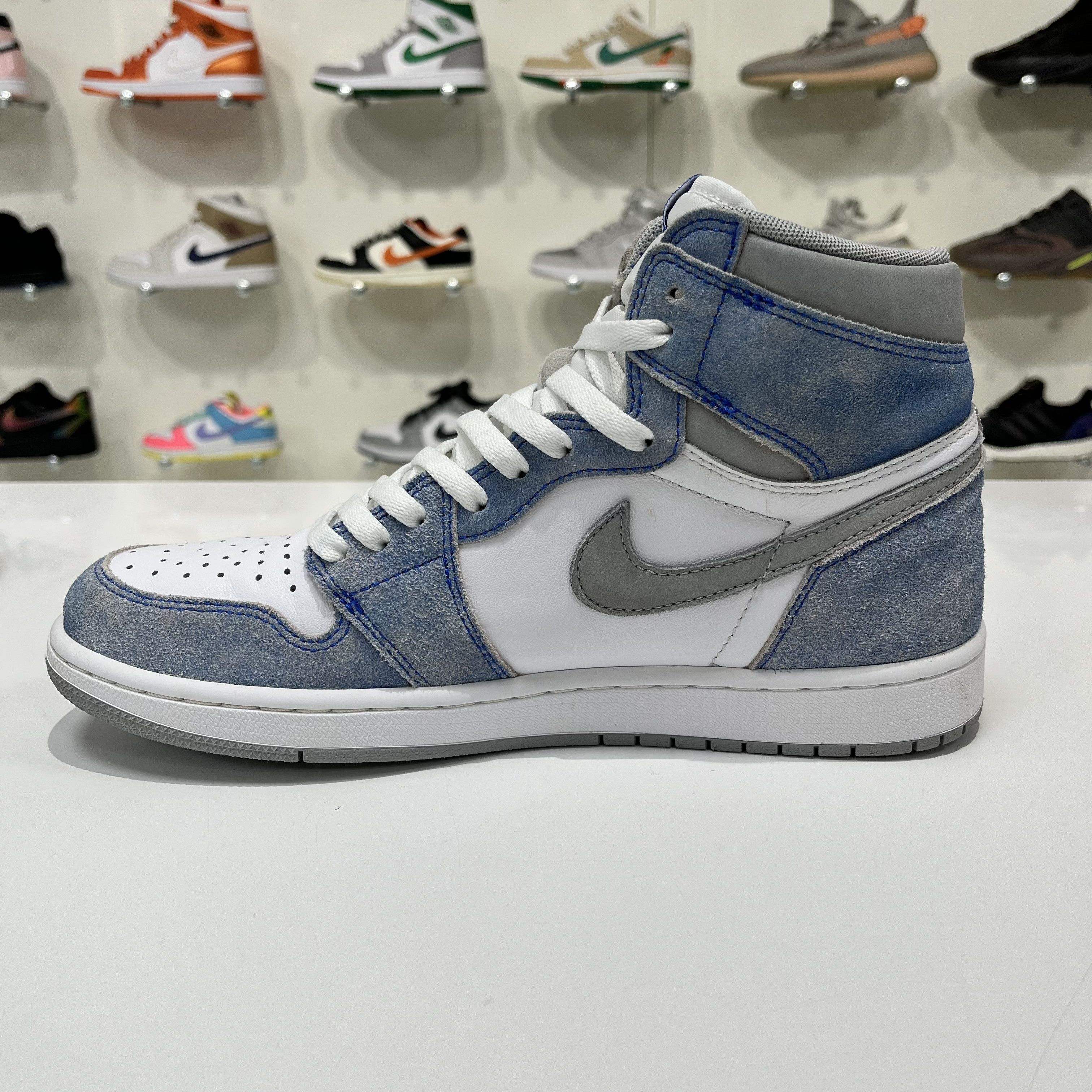Nike Air Jordan 1 Retro High Hyper Royal Smoke Grey Size US 9.5 / EU 42-43 - 7 Thumbnail