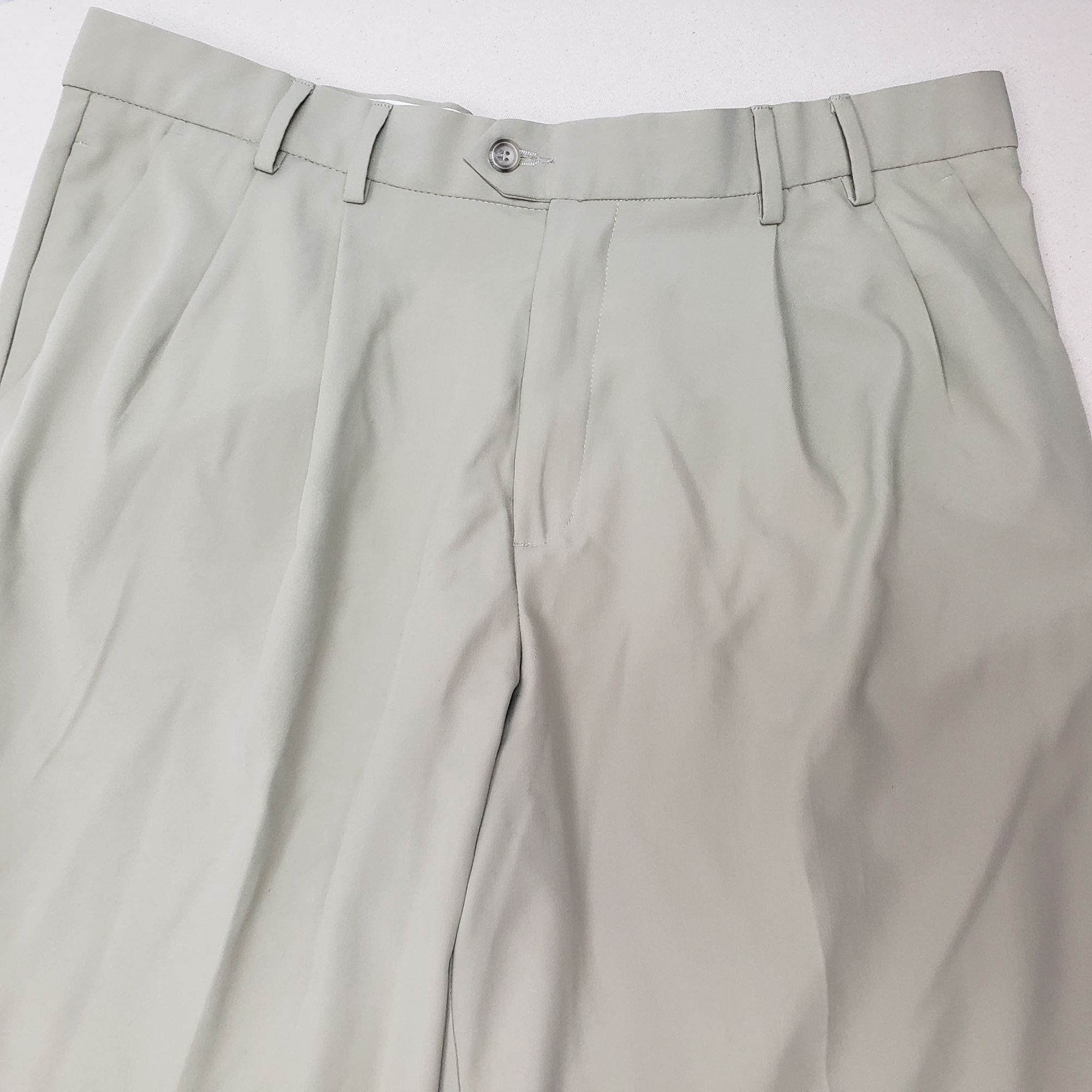 Dockers Dockers Golf Men's Microfiber Pleated Relaxed Chino Khaki Size US 38 / EU 54 - 2 Thumbnail