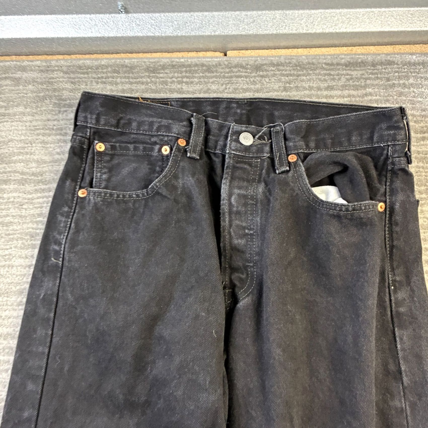 Levi's VINTAGE Levis 501 Jeans Mens 32x30 Black Denim Pants Straight Button Fly 90s Mens Regular Jeans Size US 32 / EU 48 - 4 Thumbnail