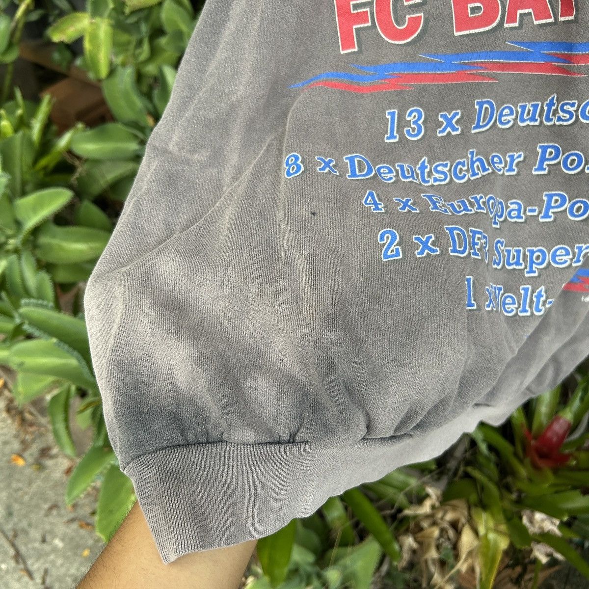 Vintage Vintage Thrashed Sun Faded 1995/96BayernMunich dreamteamtour Size US L / EU 52-54 / 3 - 13 Thumbnail