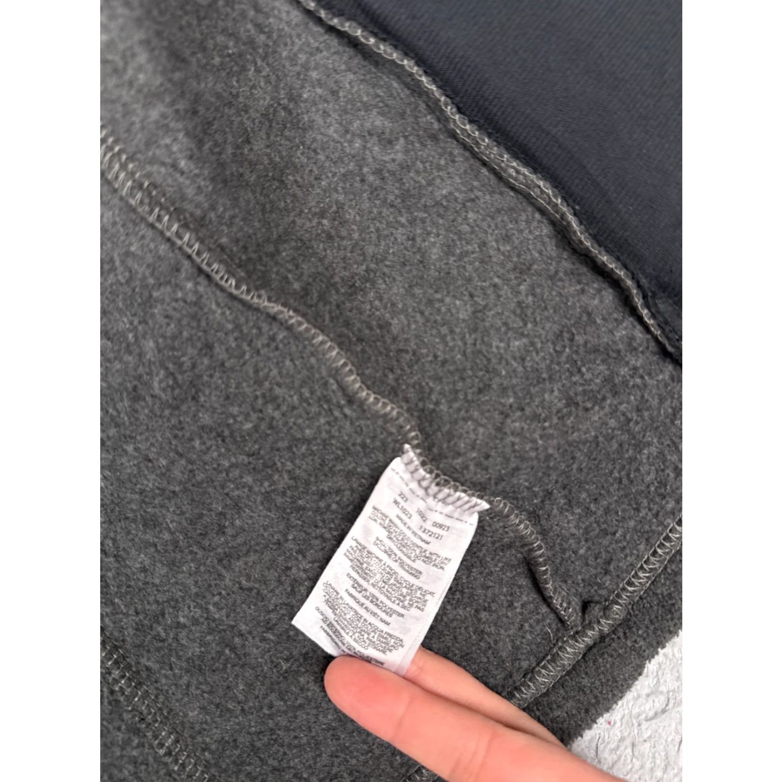 Vintage Columbia Vest Women Small Gray Full Zip Lightweight Polyester Fleece Sleeveless Outdoor All Seasons Pockets Size S / US 4 / IT 40 - 4 Thumbnail