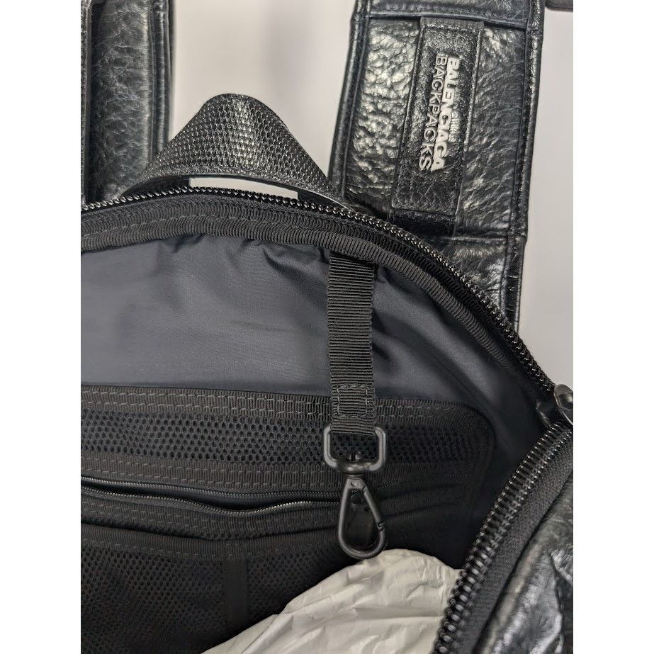 Adidas × Balenciaga o1rshd1 Q:2 /Size:L /Aged Arena Lamb Tonal Backpack in Black Size ONE SIZE - 13 Thumbnail