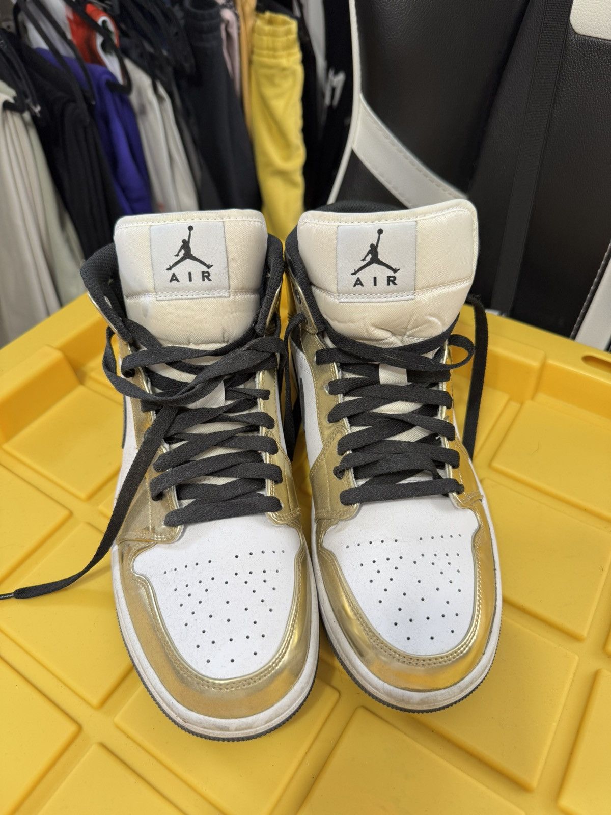 Jordan Brand Jordan Sneakers White and Gold Size US 9 / EU 42 - 1 Thumbnail