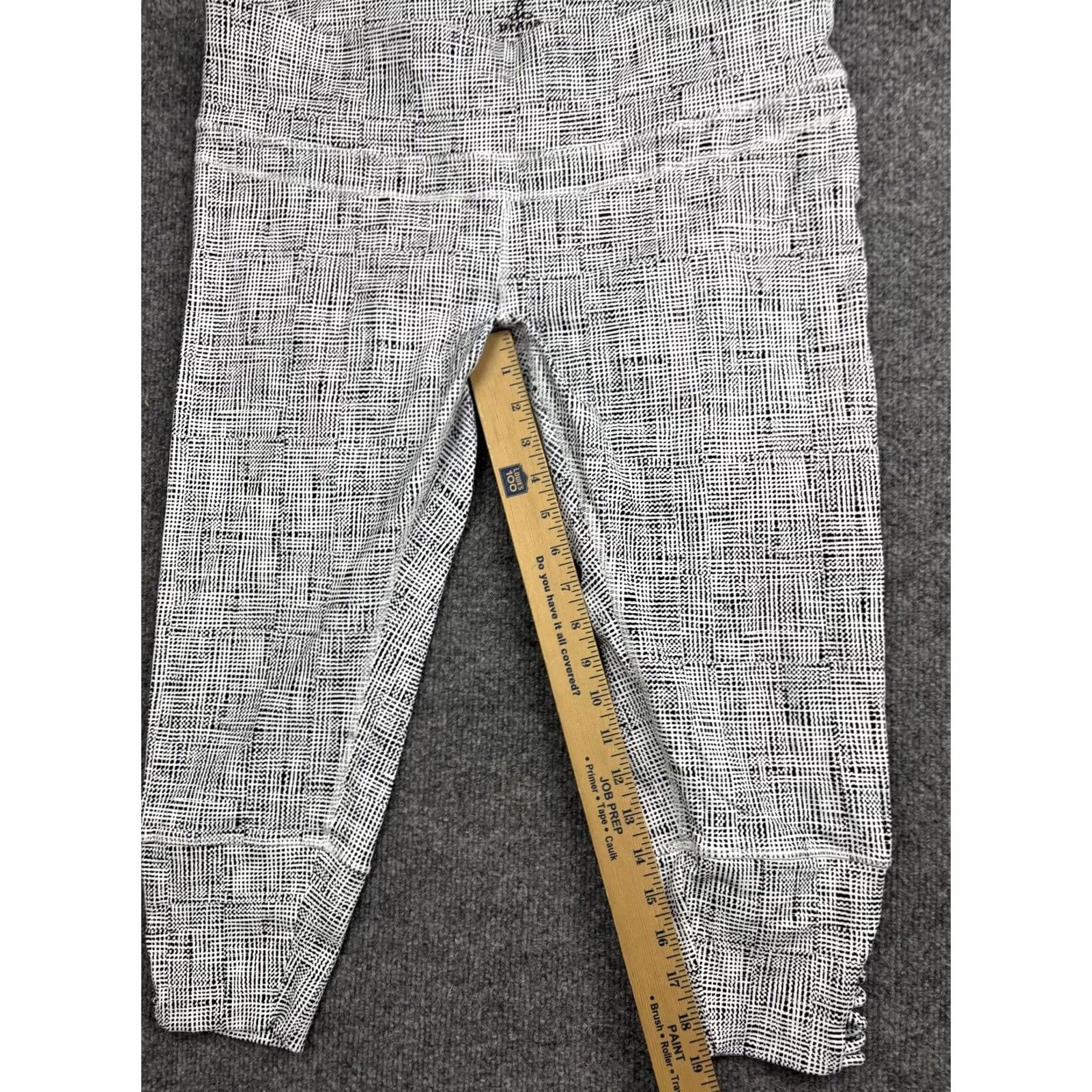 Prana PrAna Womens XL White Capri Leggings Ruched Geometric Print Yoga Gym Capri Pants Slim Fit Stretch Activewear Size 40" / US 18 - 5 Thumbnail