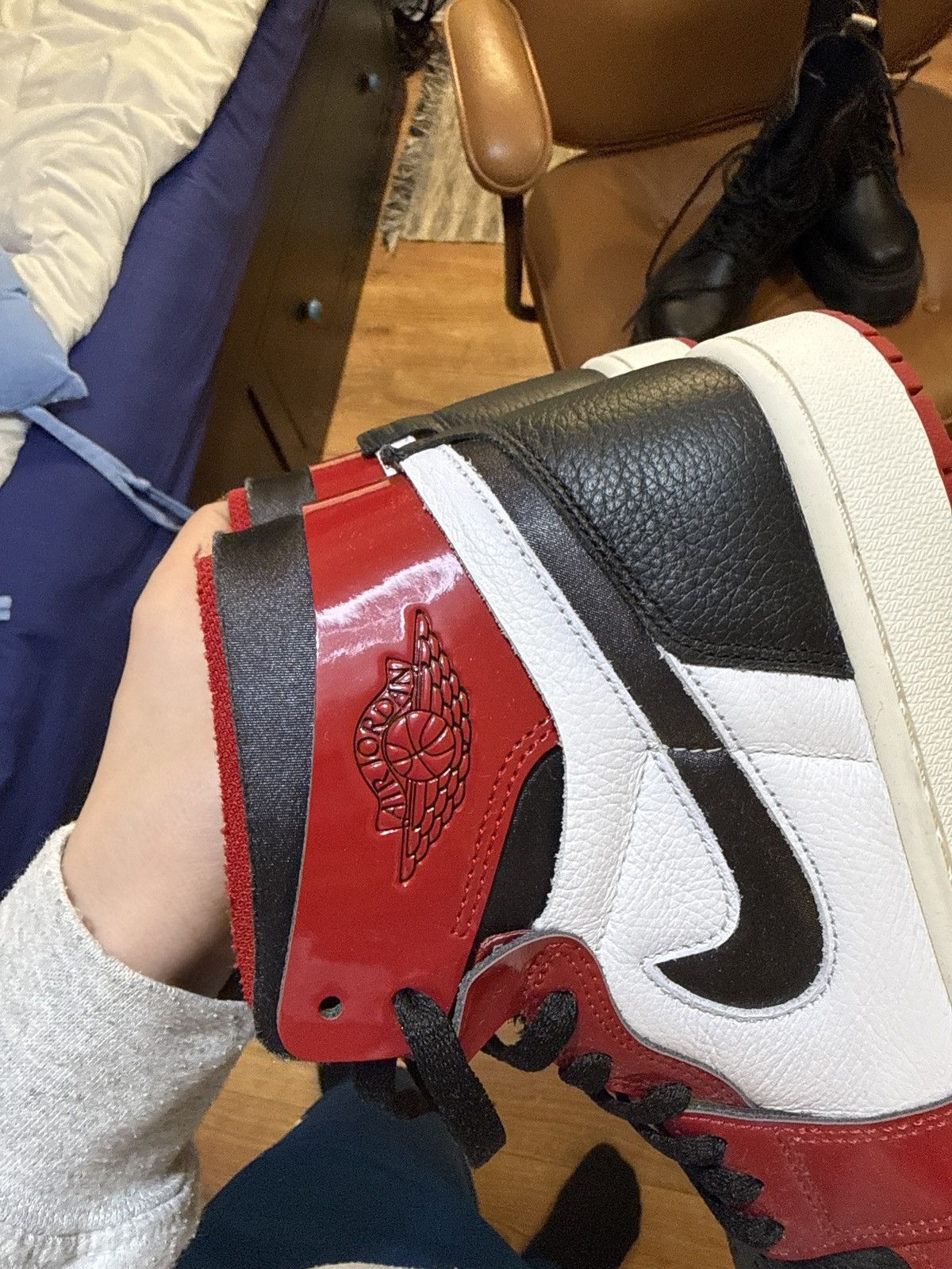 Nike Nike Air Jordan 1 high red trainers Size US 6 / EU 39 - 6 Thumbnail