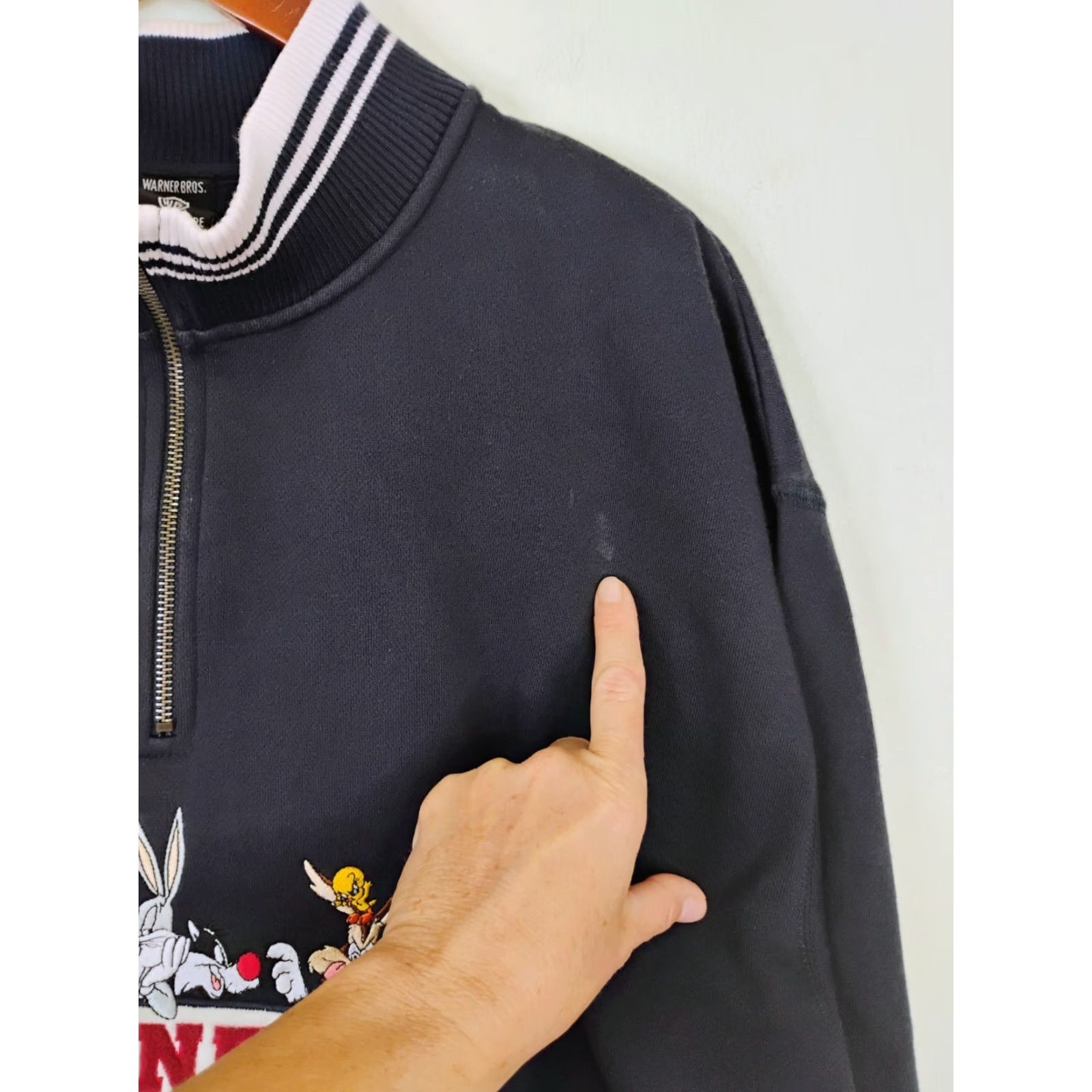Vintage VINTAGE Warner Bros Looney Tunes 1/4 Zip Sweatshirt Embroidered Large Blue Unisex Adults L Sweatshirt Size US L / EU 52-54 / 3 - 4 Thumbnail