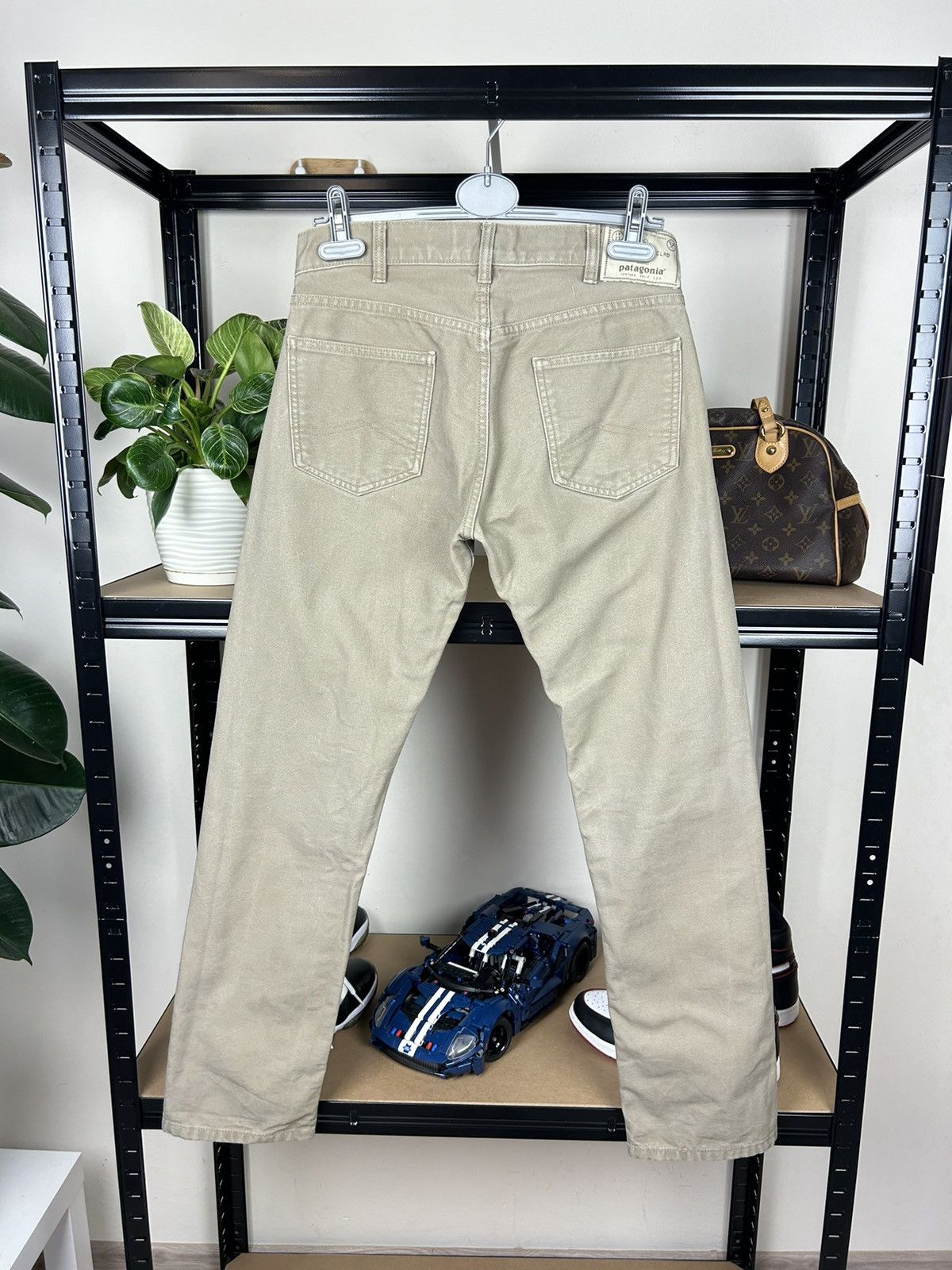 Patagonia Patagonia Jeans Mens 28x32 Corduroy Straight Leg BAGGY Zip Size US 28 / EU 44 - 9 Thumbnail