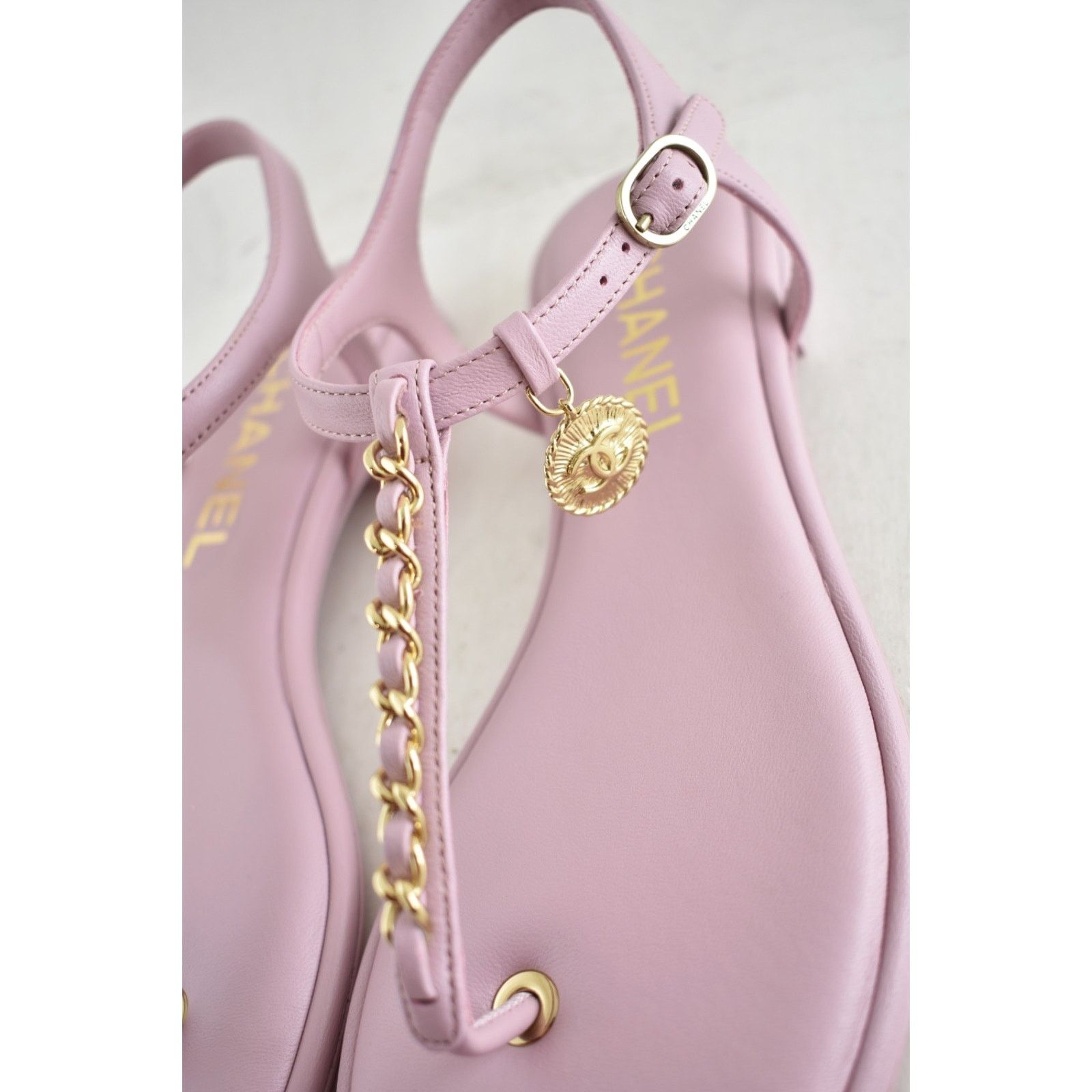 Chanel Chanel Lilac Pink Gold Chain Flat Thong Sandal 39.5 Size US 9.5 / IT 39.5 - 11 Thumbnail