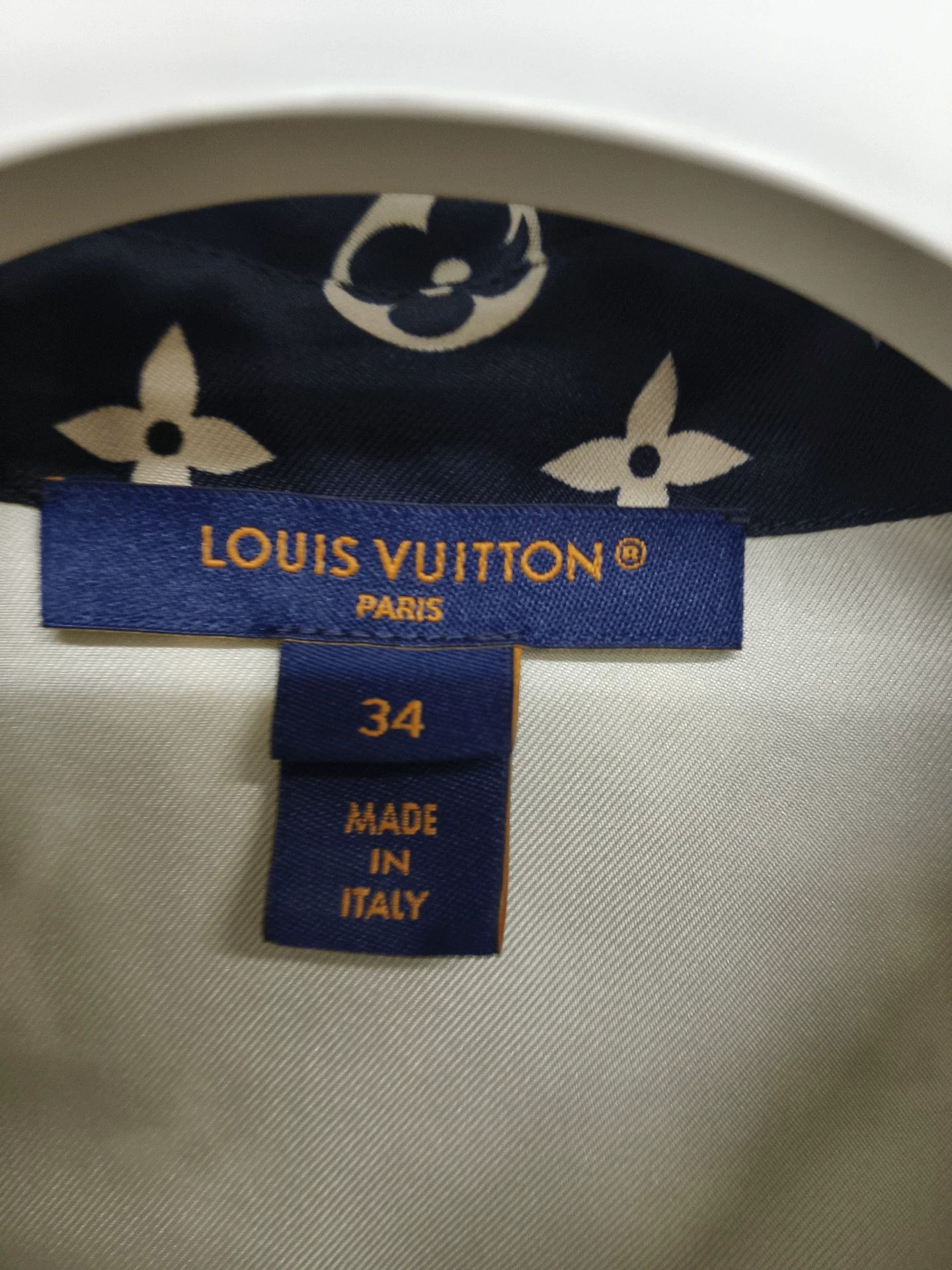 Louis Vuitton LV shirt 39s 102c 76l 59s Size XS / US 0-2 / IT 36-38 - 5 Thumbnail
