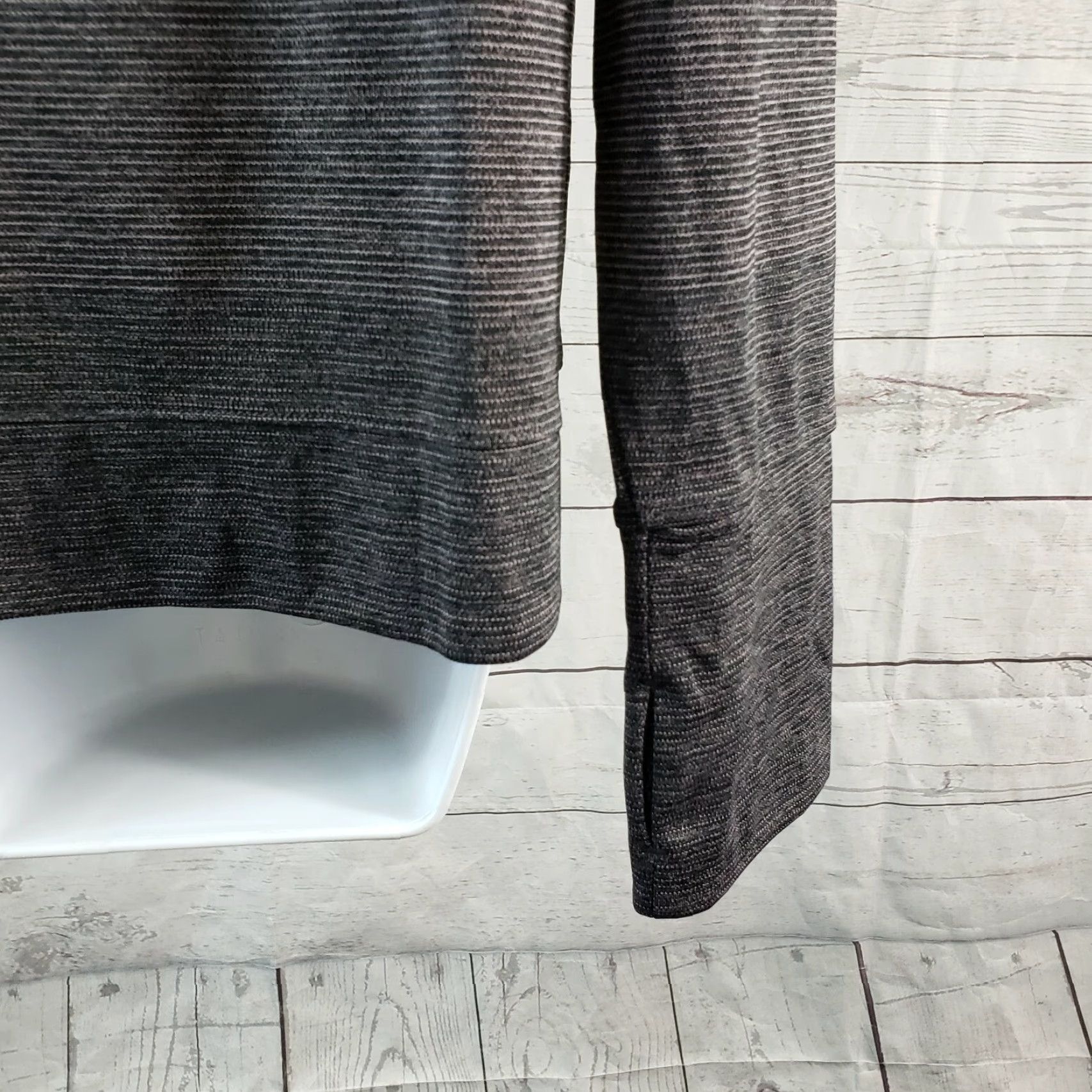 Gap Gap Womens Pullover Top L Purple Gray Ombre Striped Tulip Front Thumbholes Satin? Size L / US 10 / IT 46 - 4 Thumbnail