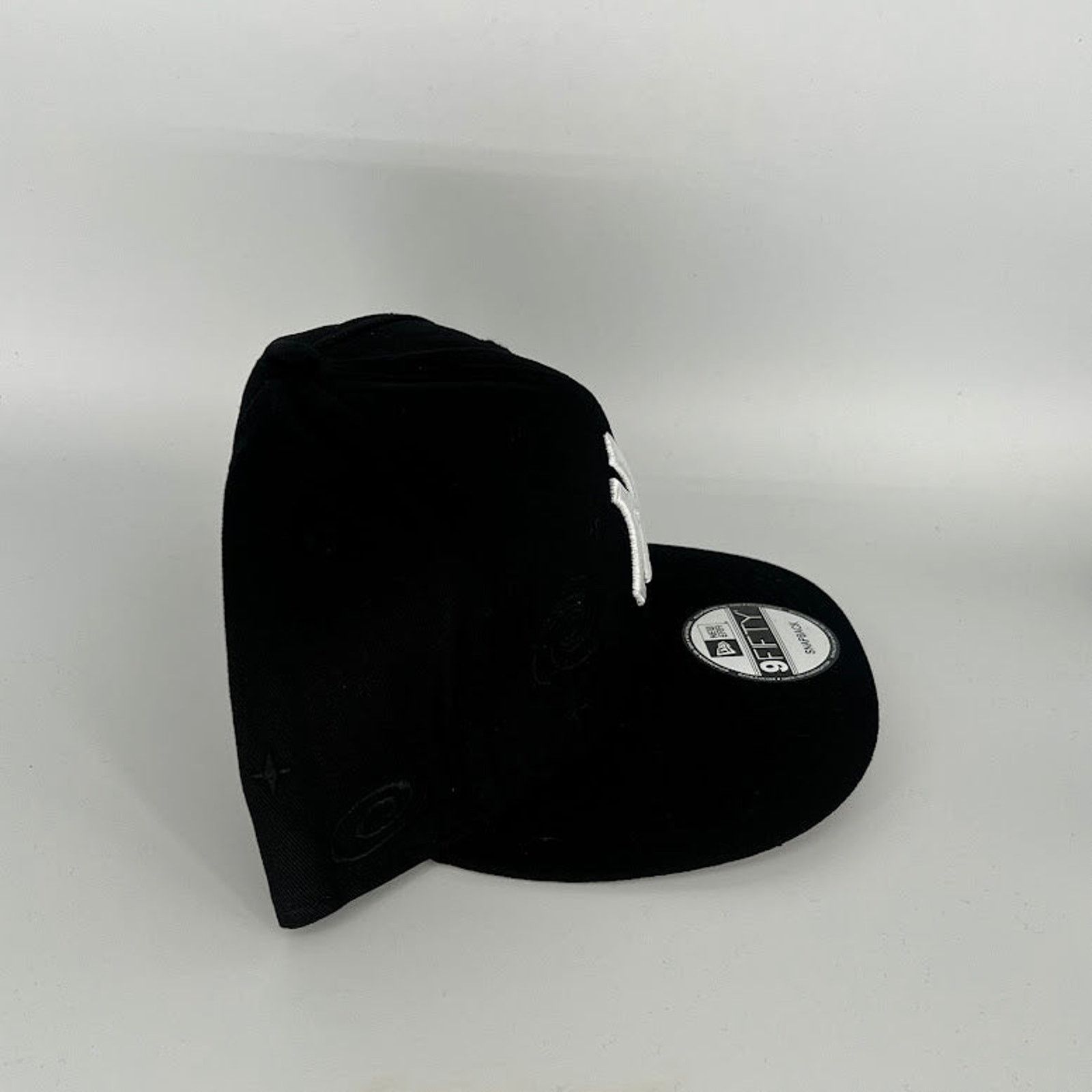 New Era Black New York Yankees Globe Patch New Era MLB 9Fifty Hat Size ONE SIZE - 3 Thumbnail
