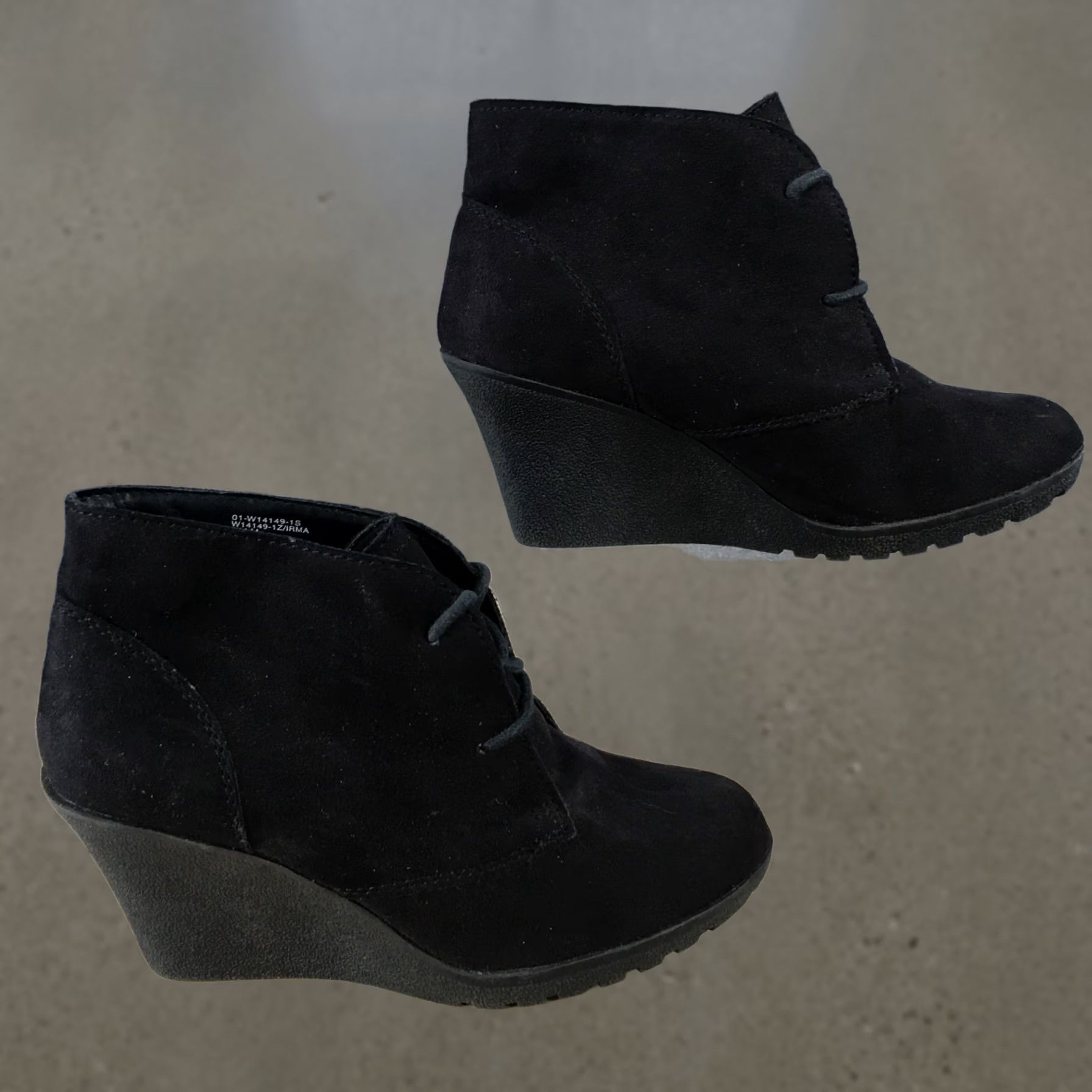 Vintage White Mountain Boots Womens 7.5 M Irma Casual Lace Up Wedge Bootie Black Fabric - Shoe, Boot, Womens, 7.5M, Black, Wedge, Lace Up, Fabric, Bootie Size US 8 / IT 38 - 1 Thumbnail