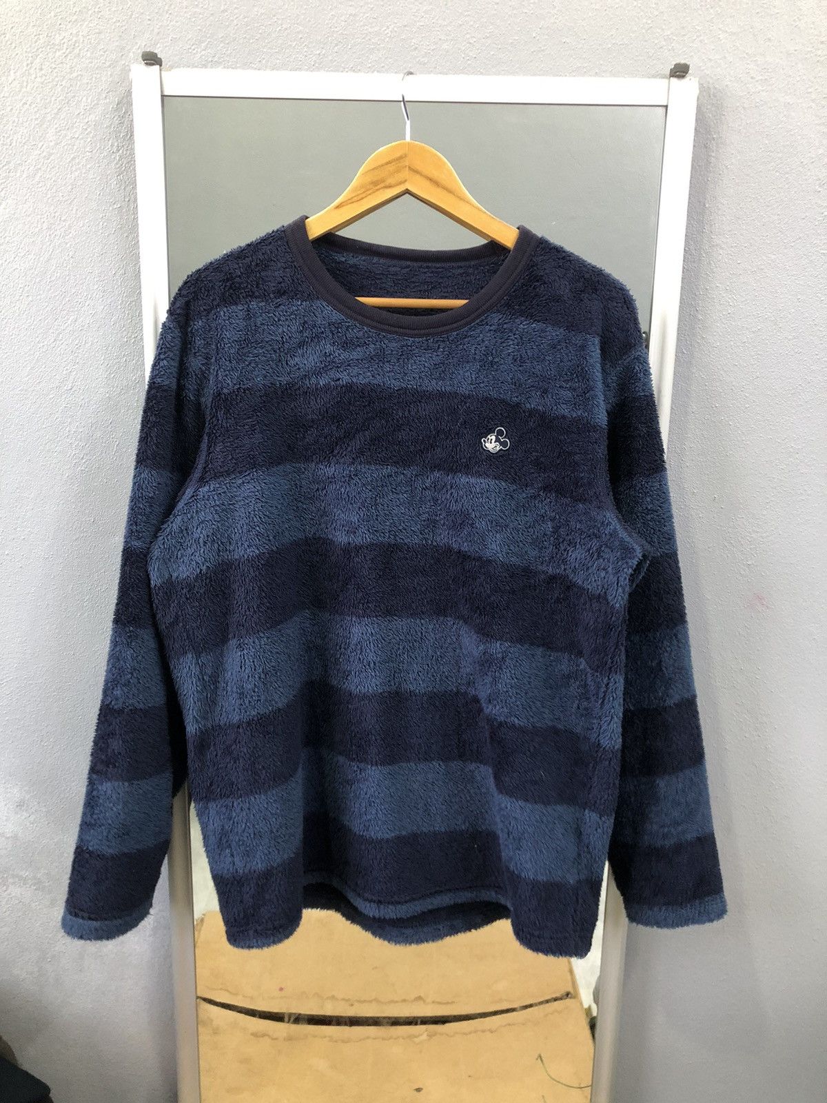 Uniqlo Disney x Uniqlo Fuzzy Stripe Mickey Sweater XL Size US XL / EU 56 / 4 - 1 Thumbnail