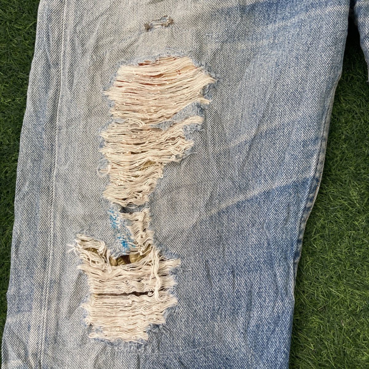 Levi's × Levi's Vintage Clothing × Vintage VINTAGE 90s LEVI’S 501 DISTRESSED JEANS Size US 34 / EU 50 - 7 Thumbnail